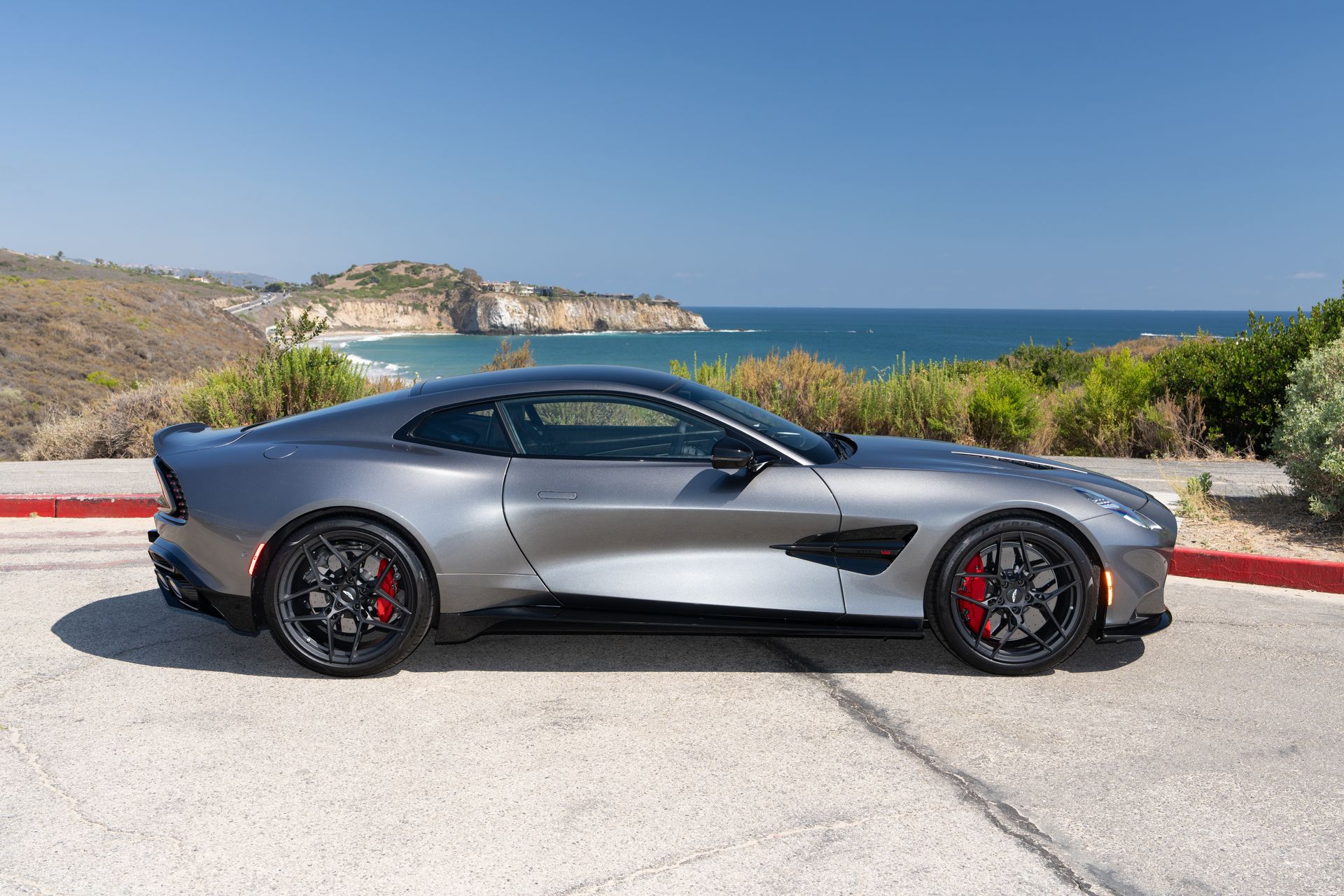Aston Martin 2026 Vanquish V12