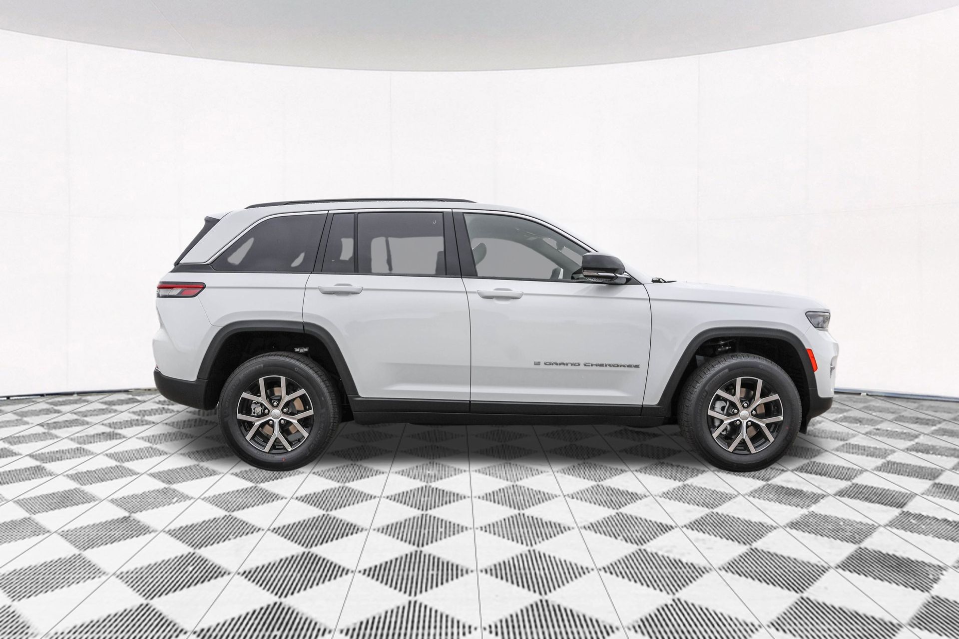 2025 JEEP GRAND CHEROKEE - Image 11