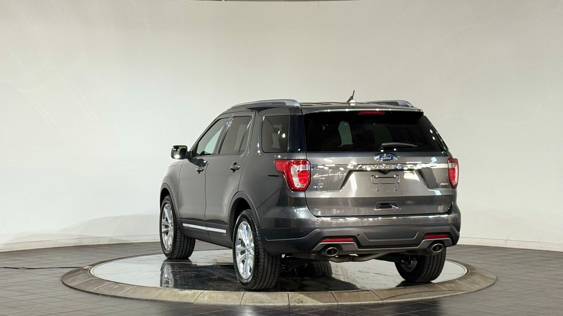 View vehicle photo 7