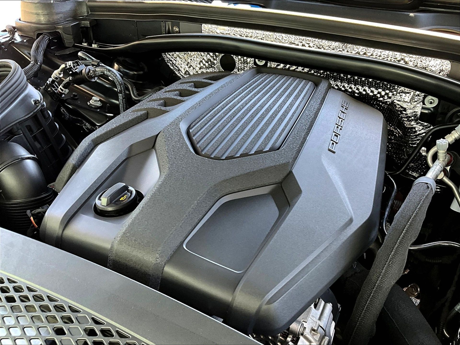 2025 Macan picture #21