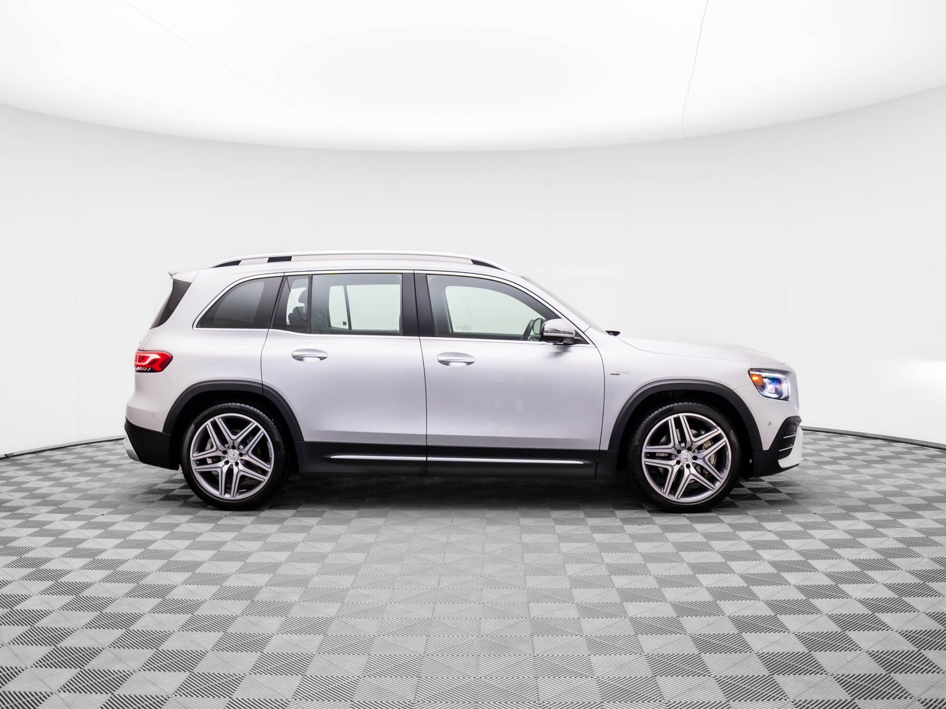 2022 Mercedes-Benz GLB GLB 35 AMG photo