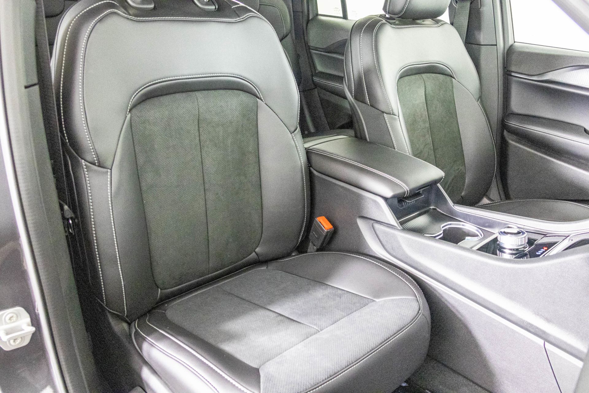 2025 JEEP GRAND CHEROKEE - Image 37