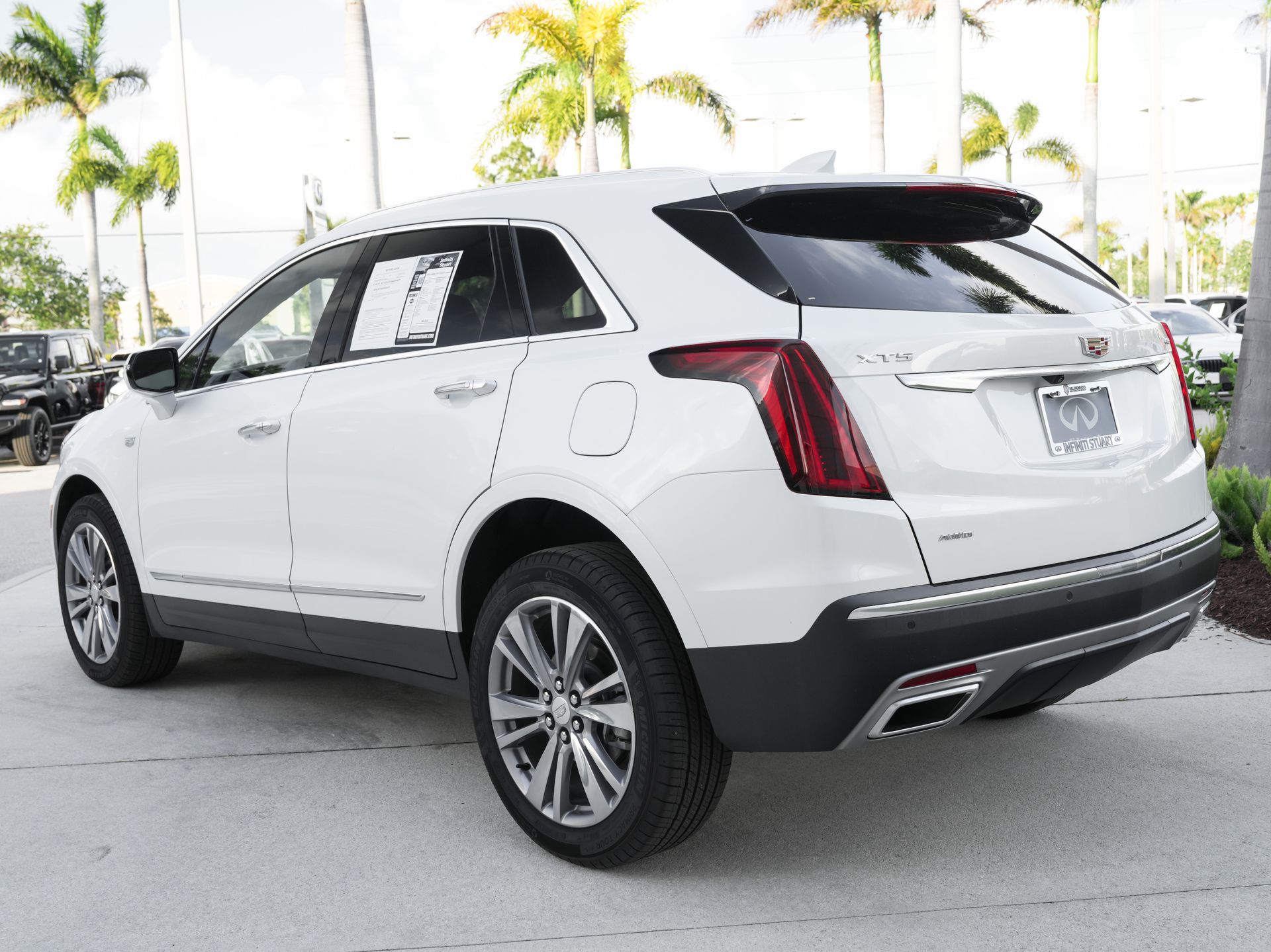 used 2025 Cadillac XT5 car, priced at $40,300