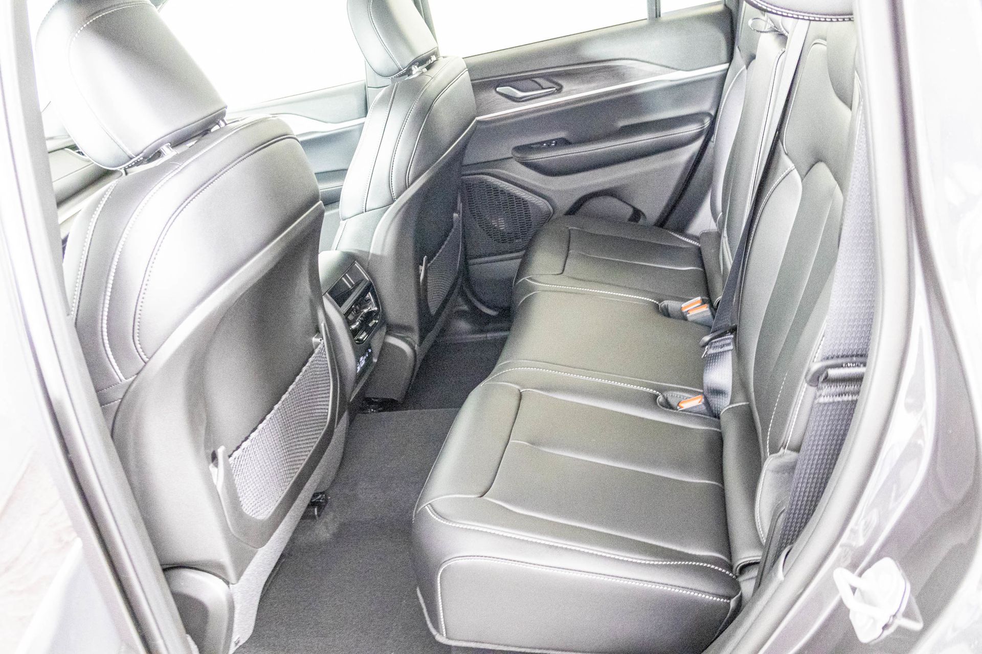 2025 JEEP GRAND CHEROKEE - Image 27