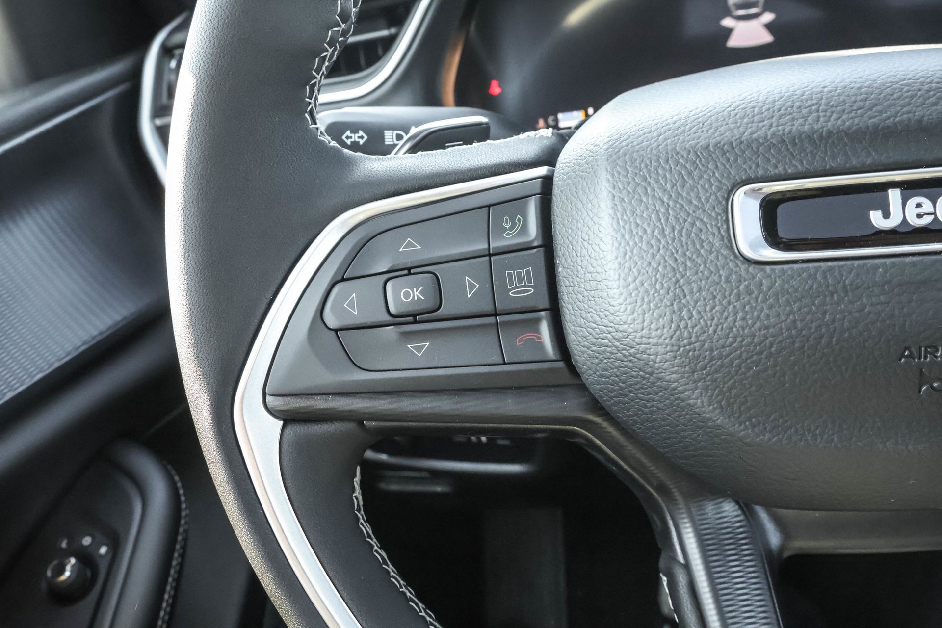 2025 JEEP GRAND CHEROKEE - Image 24