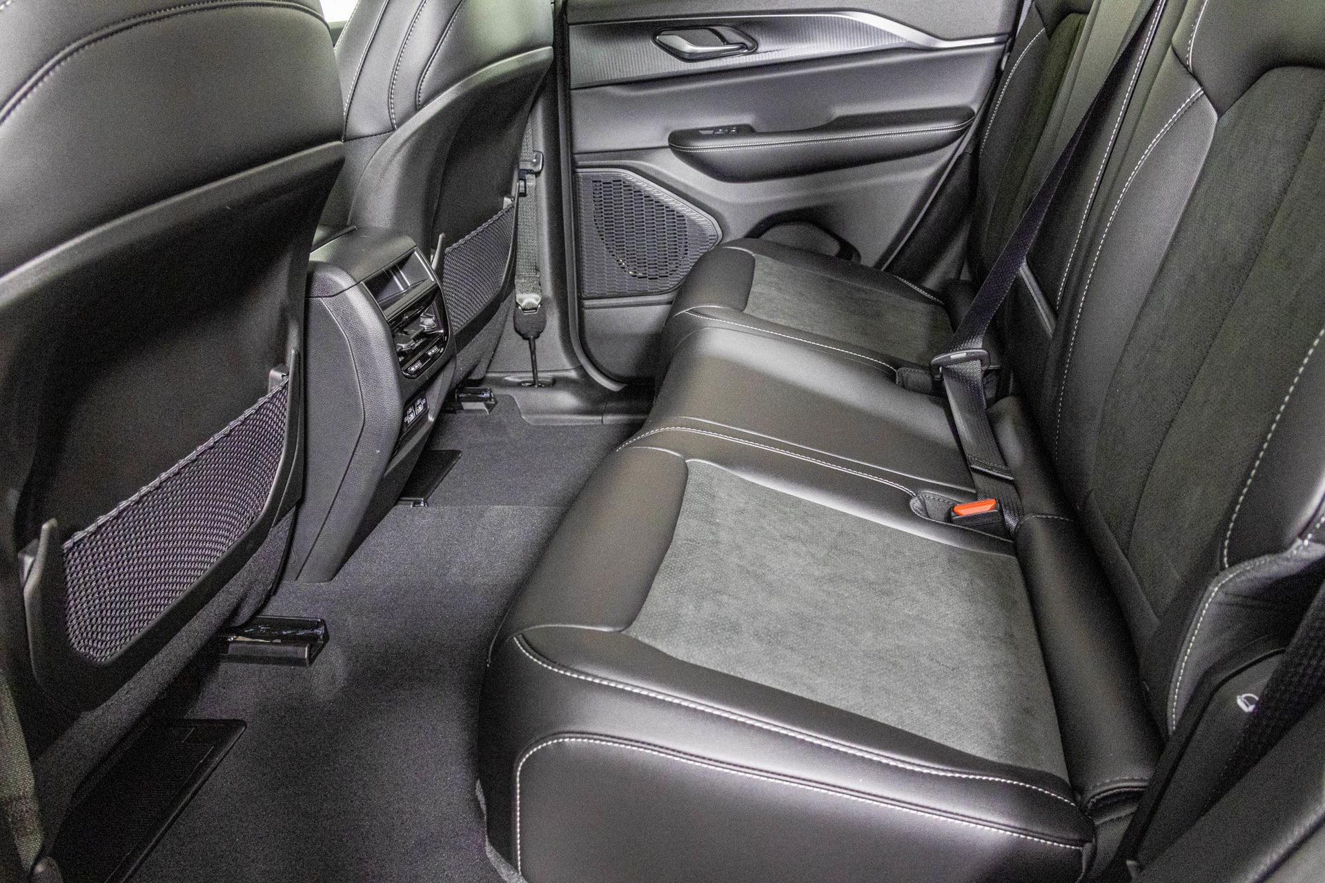 2025 JEEP GRAND CHEROKEE - Image 26