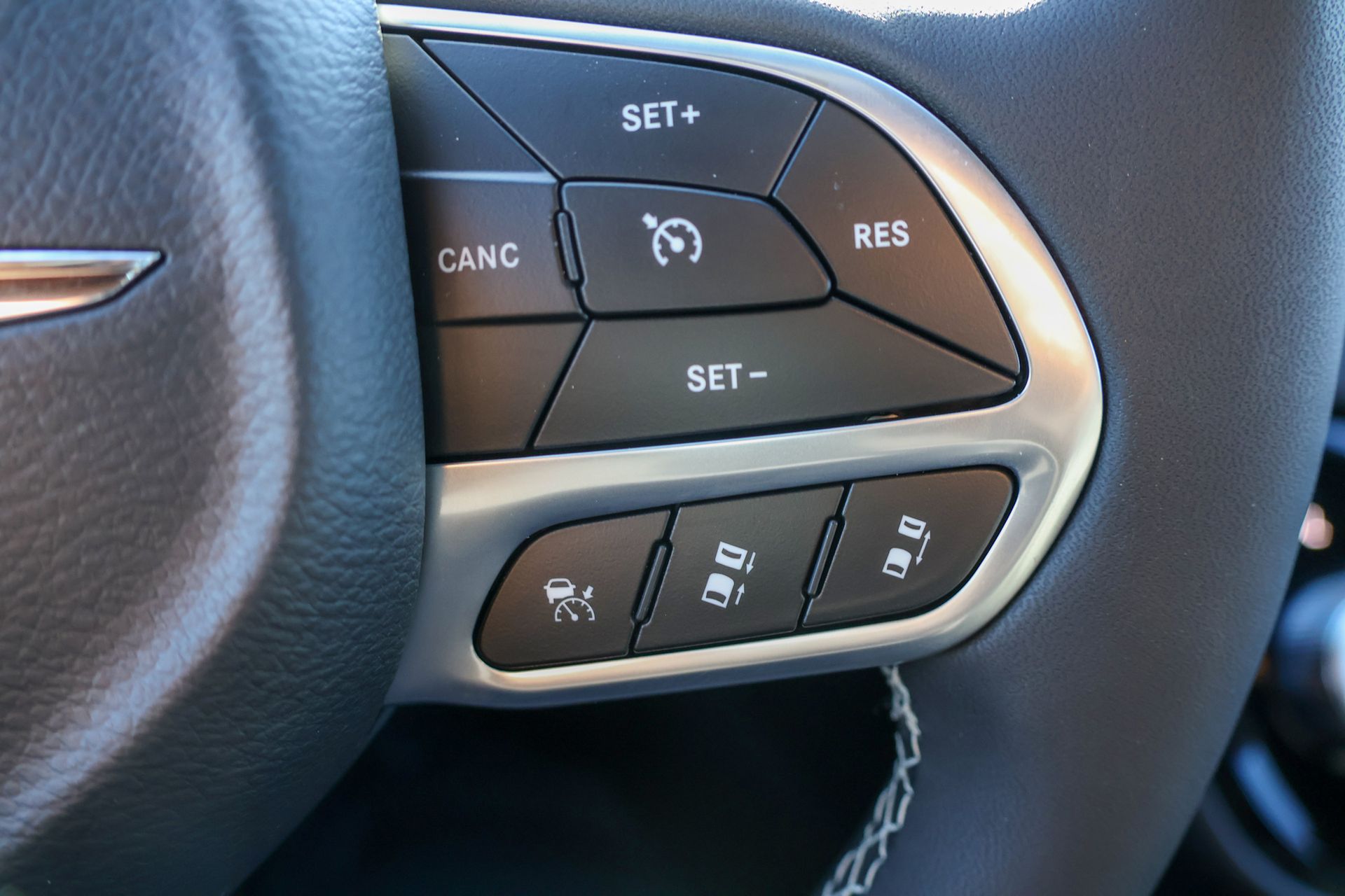 2026 CHRYSLER VOYAGER - Image 27