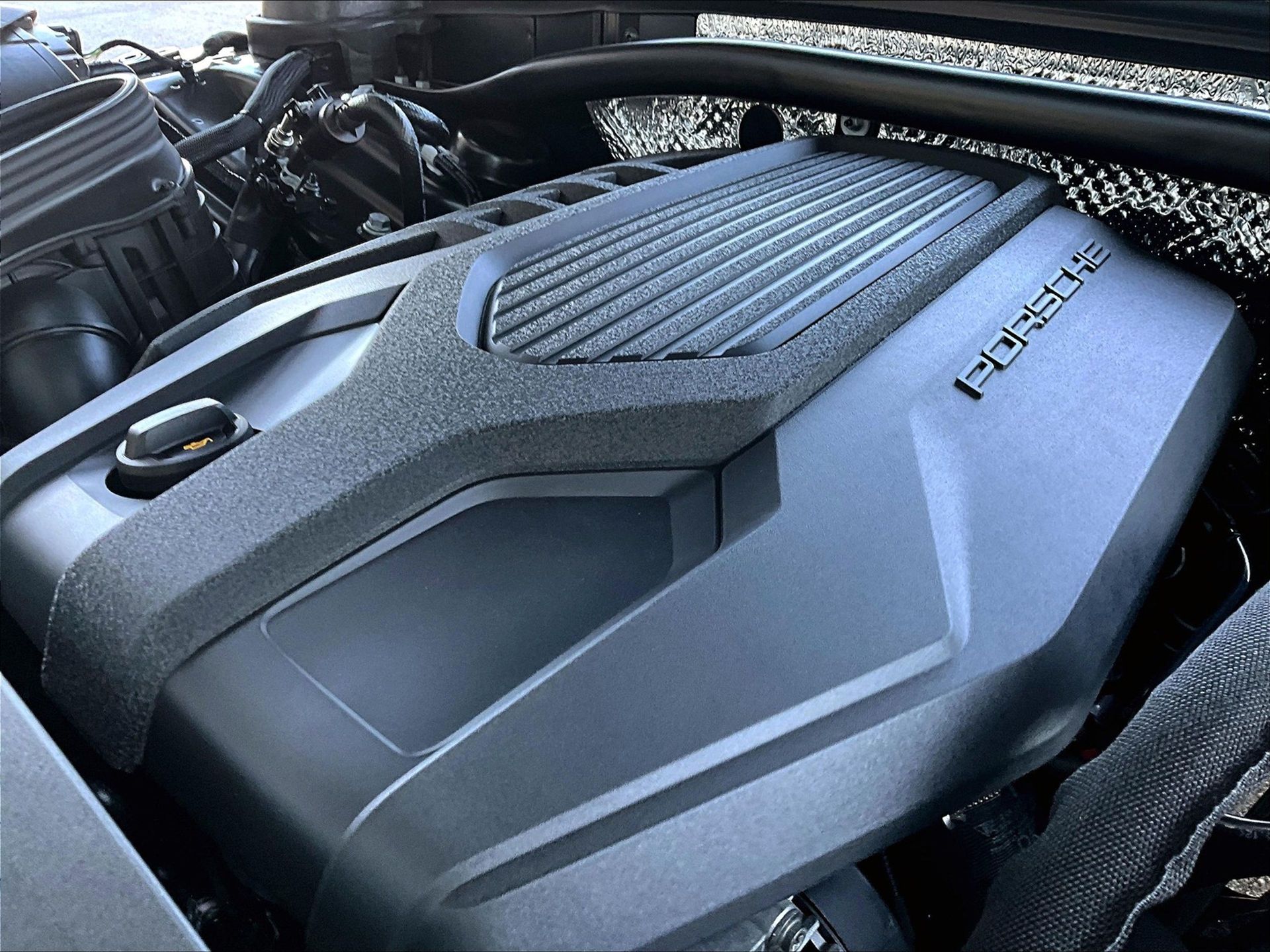 2025 Macan picture #21