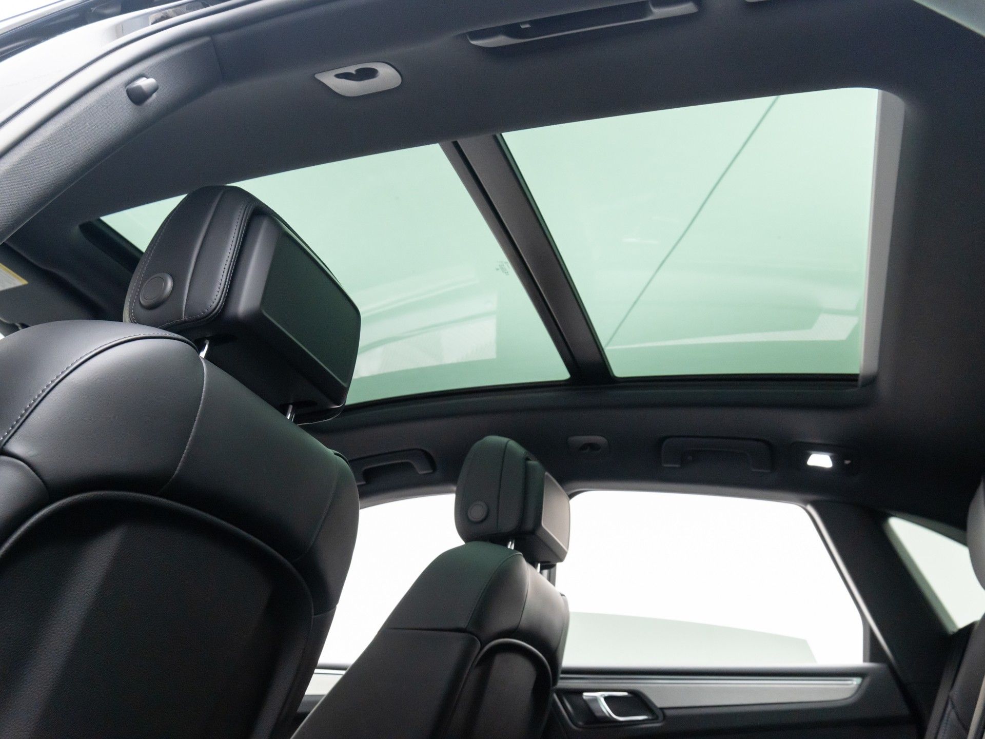 2024 Porsche Macan  photo