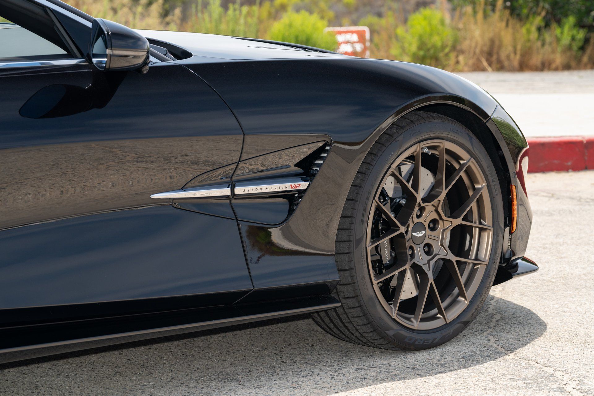 2025 Aston Martin Vanquish Base - Photo 8