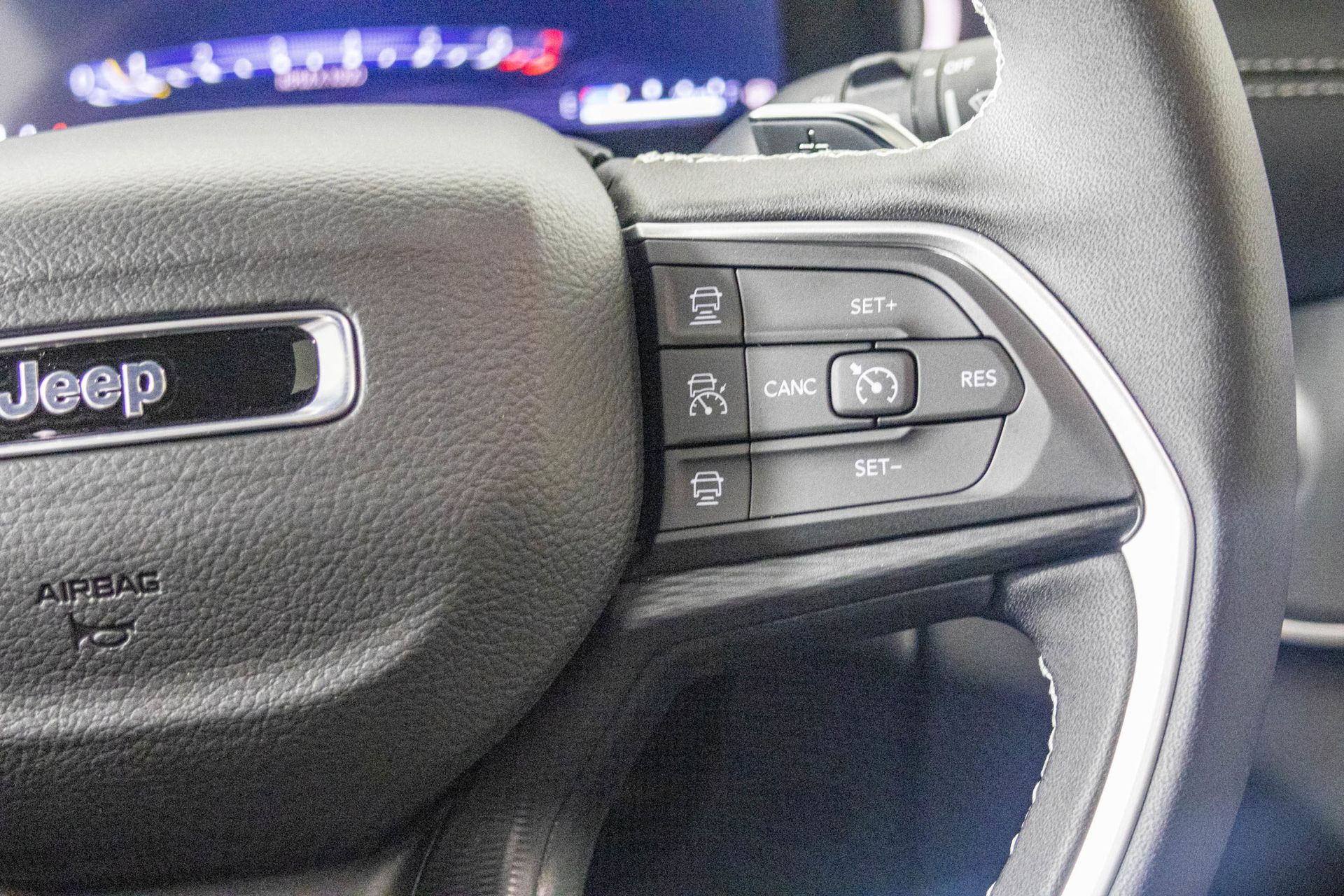 2025 JEEP GRAND CHEROKEE L - Image 33