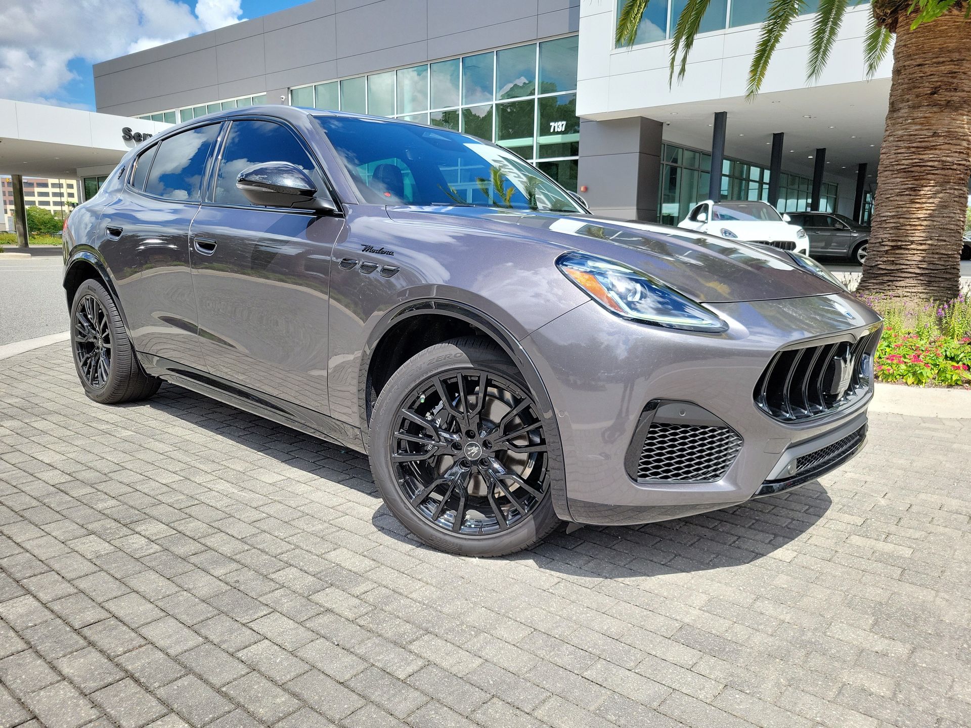 Grigio Lava Metallic 2025 Maserati Grecale SUV / Crossover All-Wheel Drive 8-Speed Automatic
