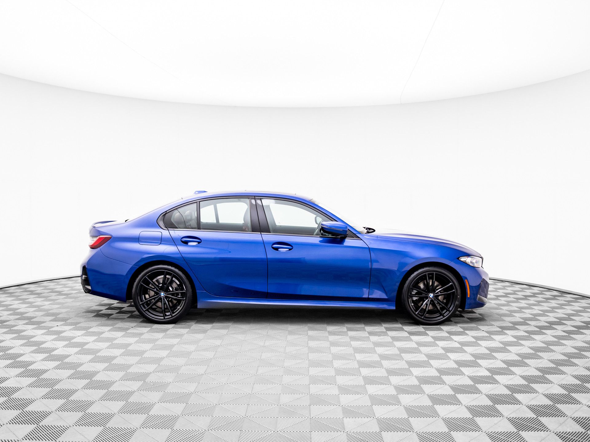 2023 BMW 3-Series 330i xDrive photo