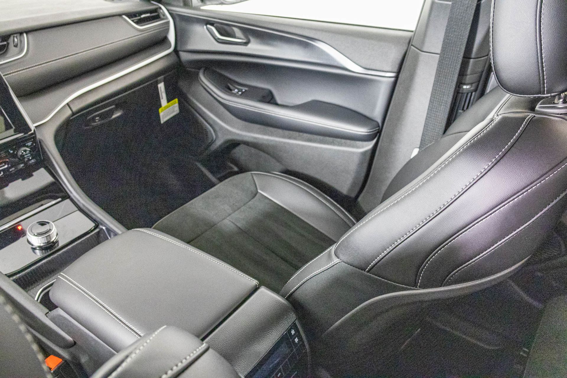 2025 JEEP GRAND CHEROKEE L - Image 35