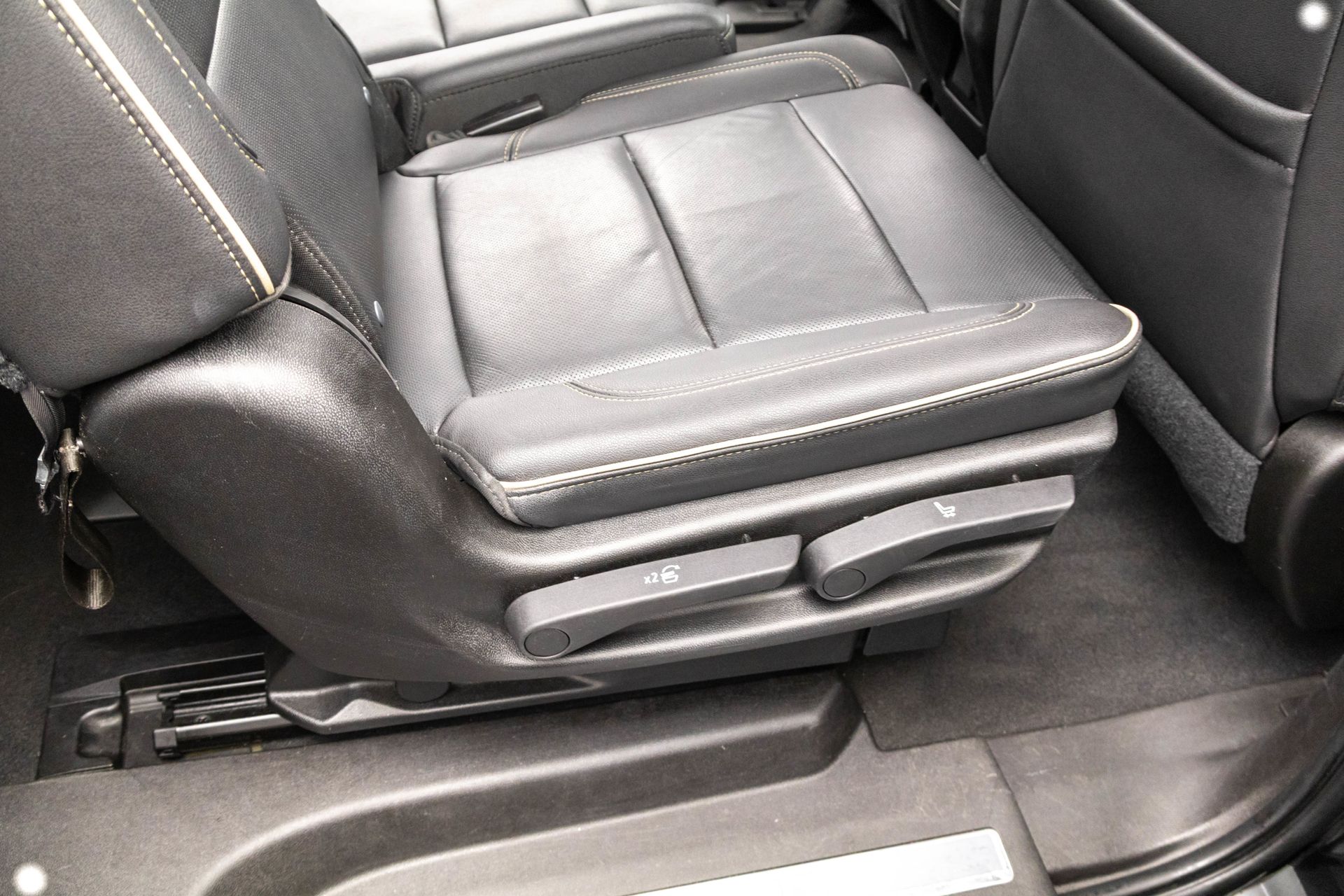 2021 GMC YUKON XL - Image 34