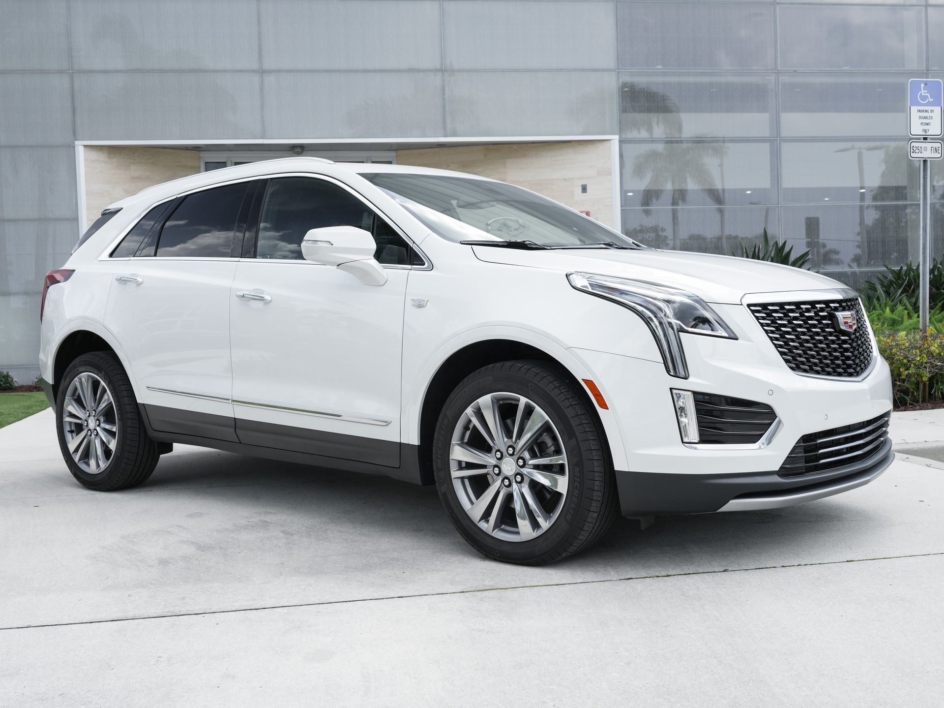 used 2025 Cadillac XT5 car, priced at $40,300