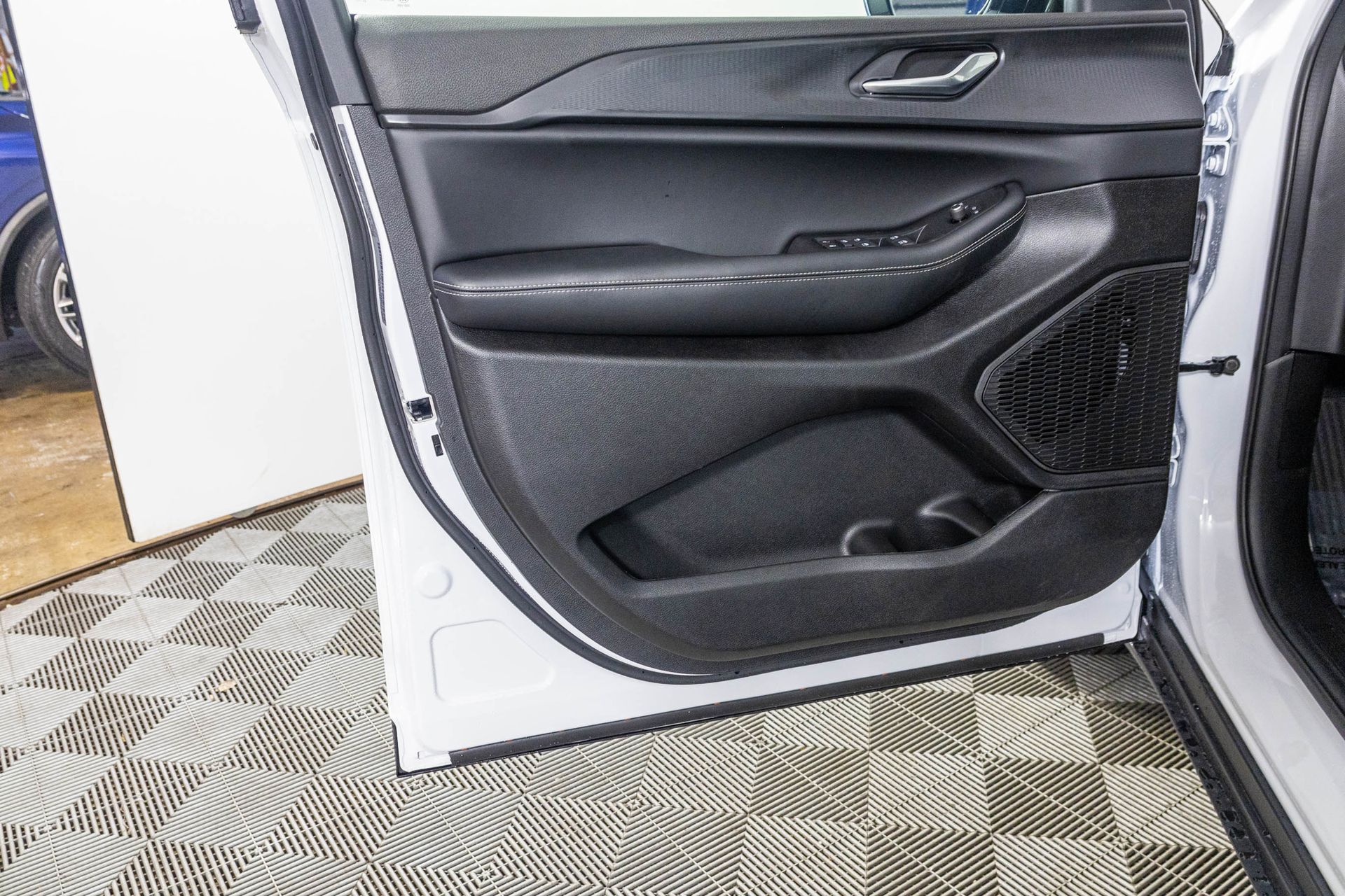 2025 JEEP GRAND CHEROKEE L - Image 12