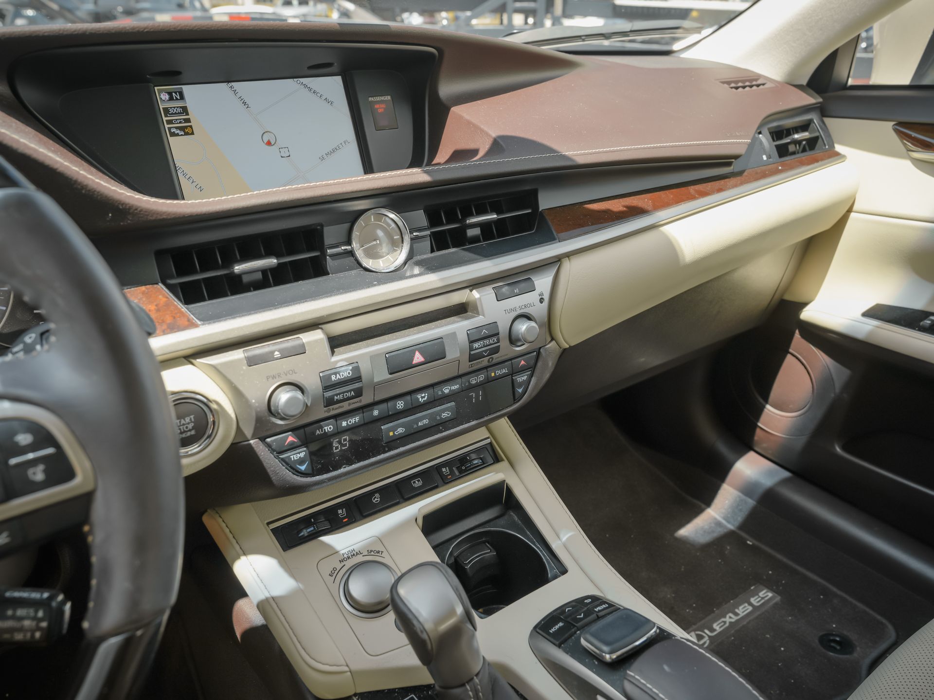 used 2018 Lexus ES car, priced at $26,300