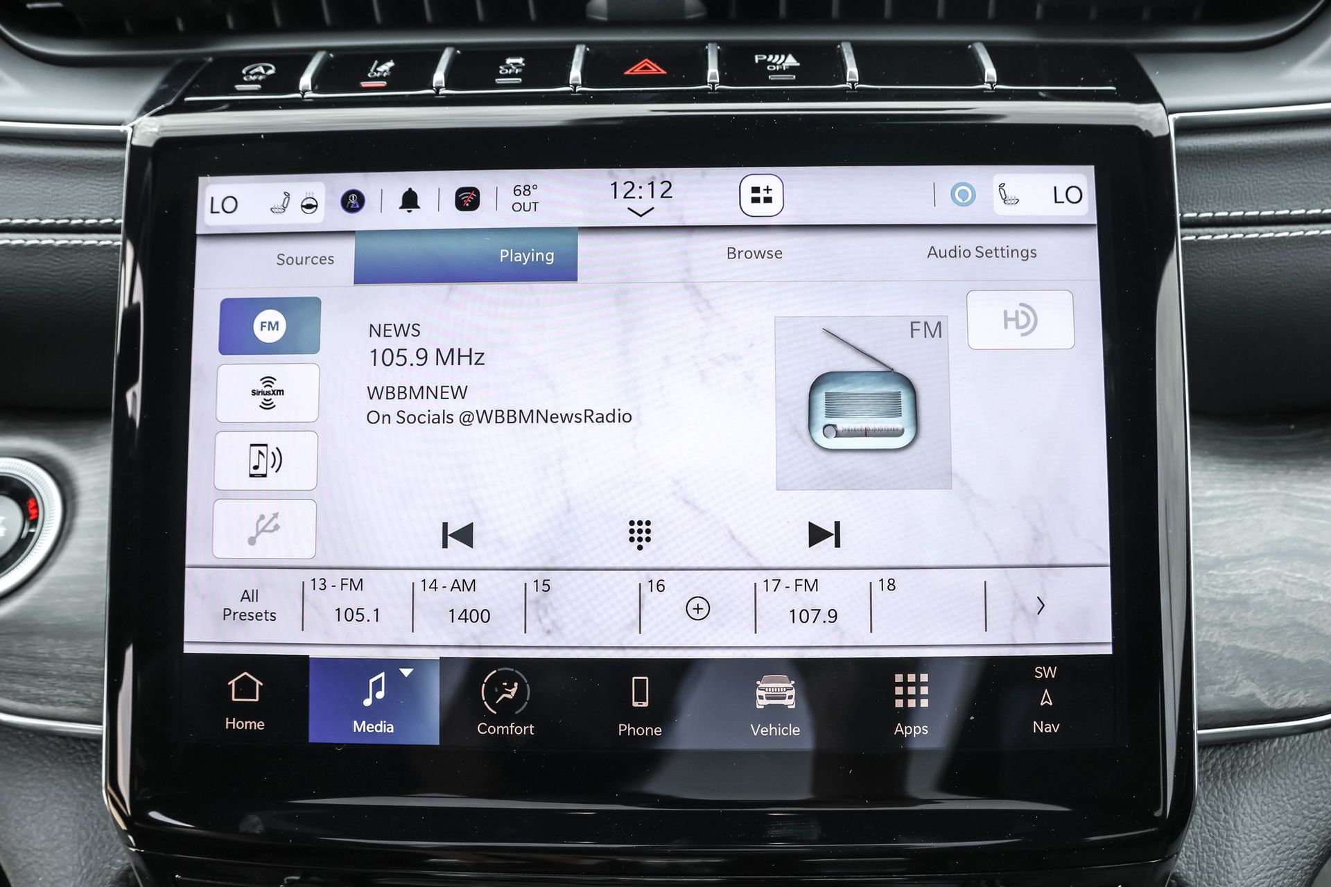 2025 JEEP GRAND CHEROKEE - Image 17