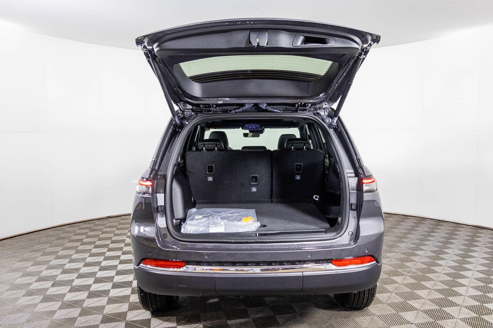 2025 JEEP GRAND CHEROKEE - Image 33