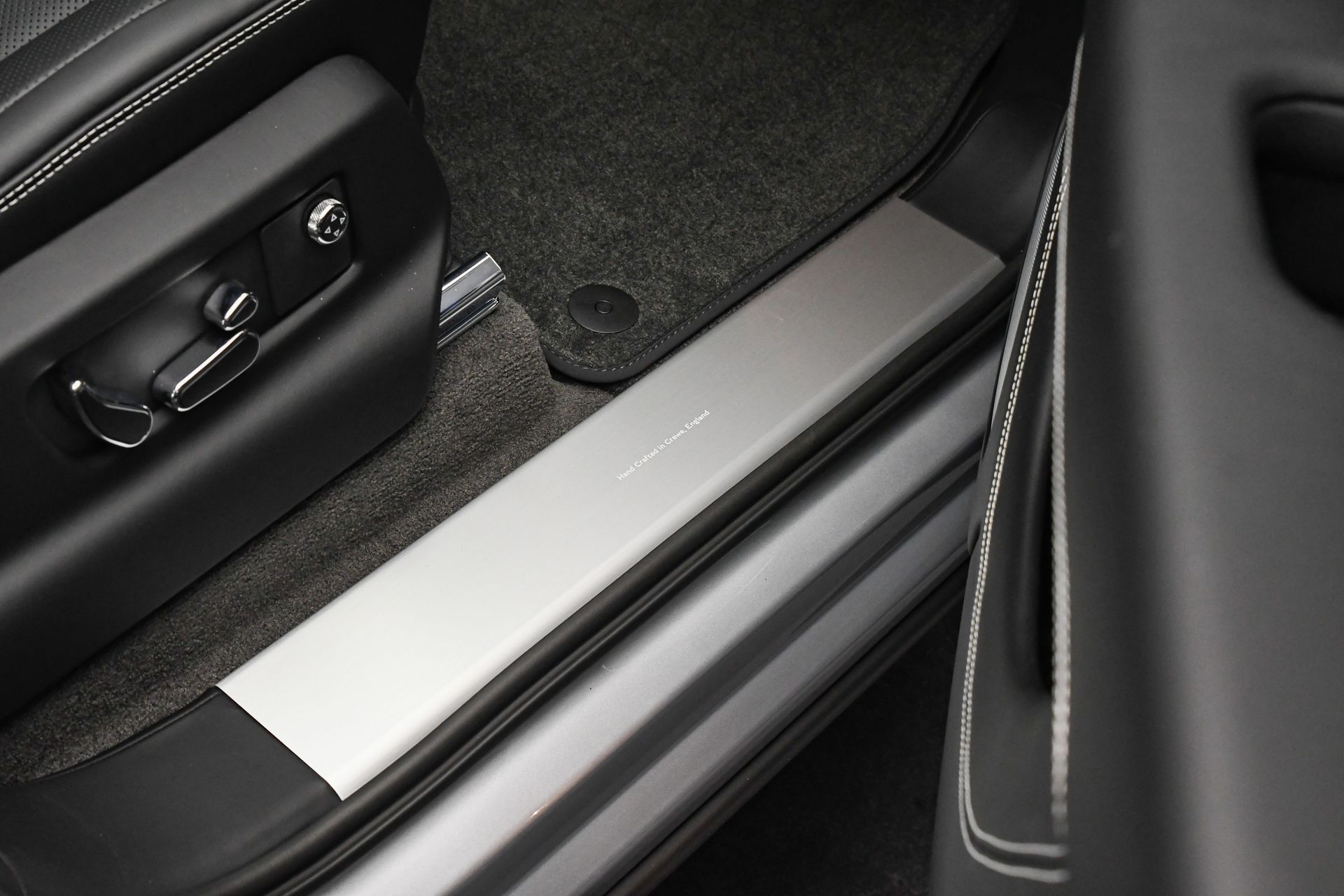 2025 Bentley Bentayga - Photo 43