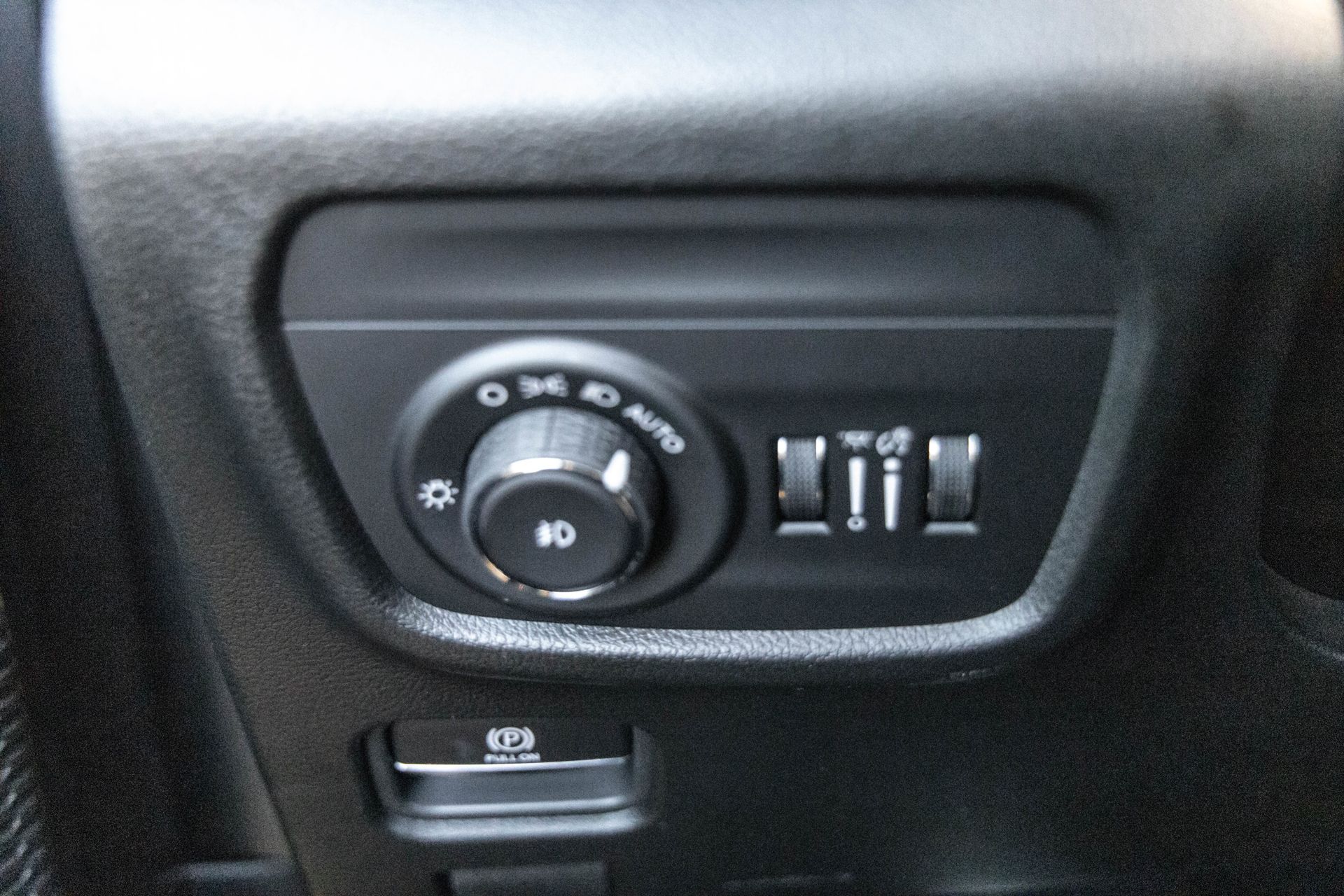 2025 JEEP GRAND CHEROKEE - Image 28