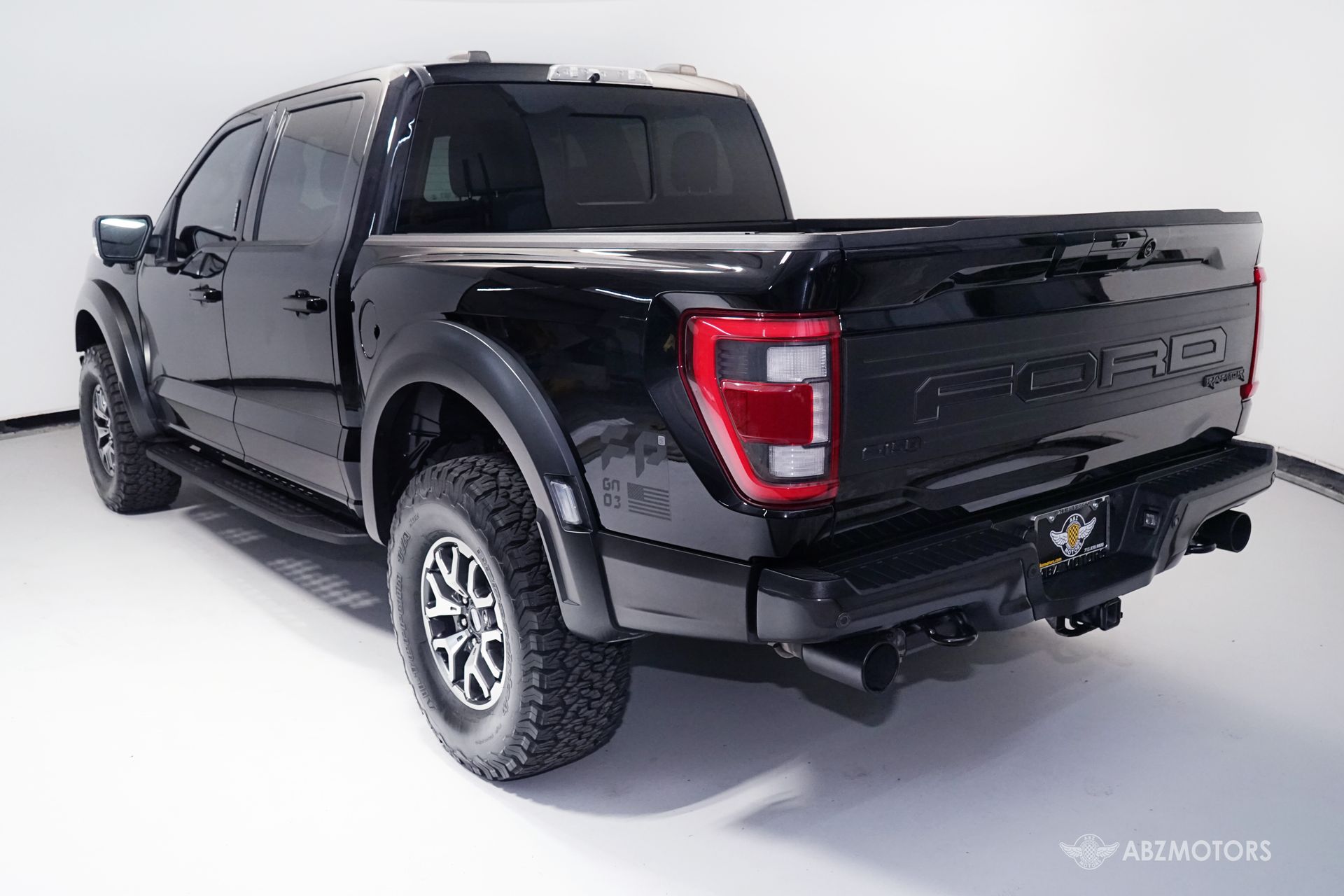View vehicle photo 7
