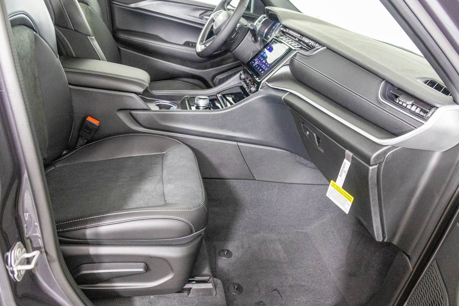 2025 JEEP GRAND CHEROKEE - Image 36