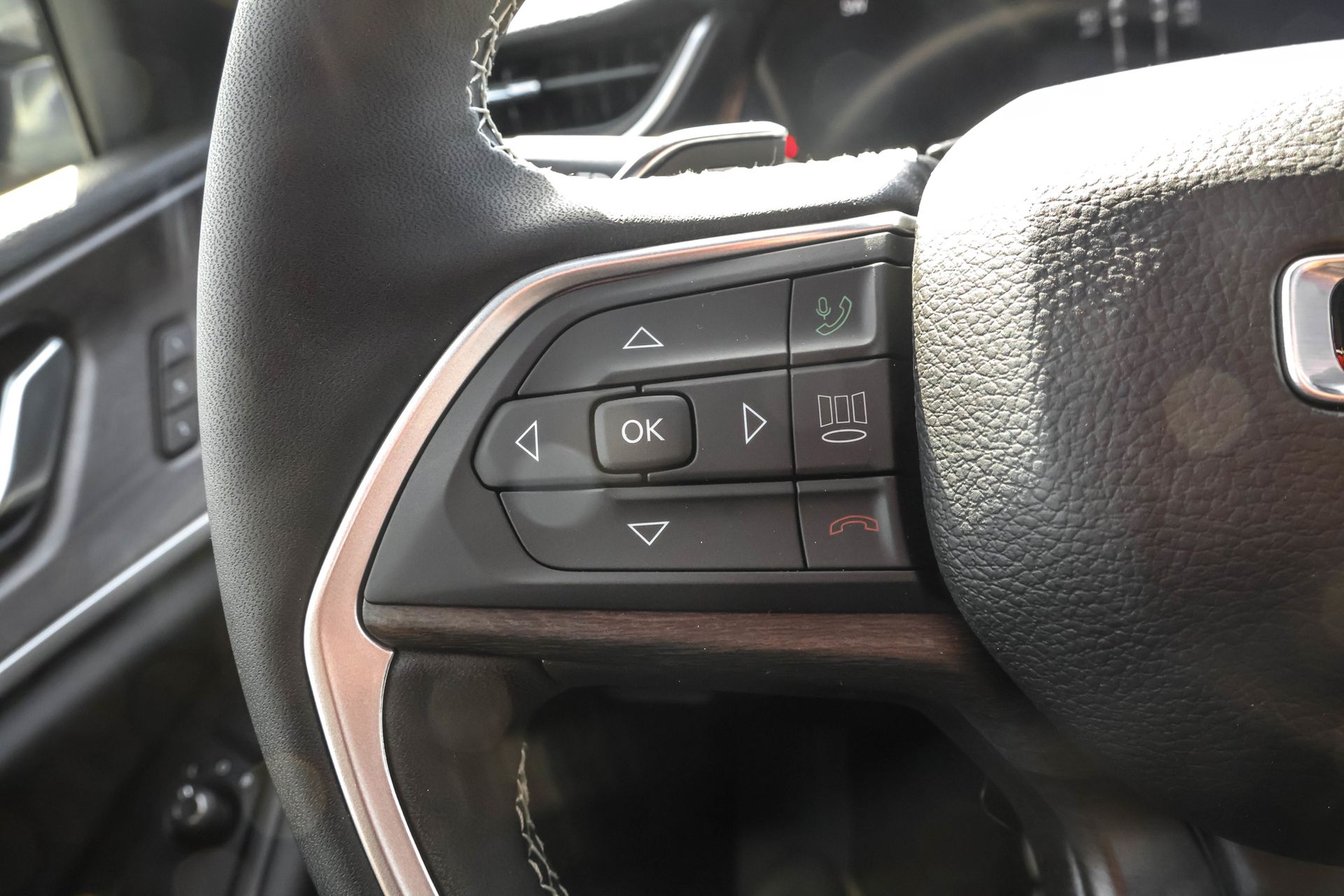 2025 JEEP GRAND CHEROKEE L - Image 28