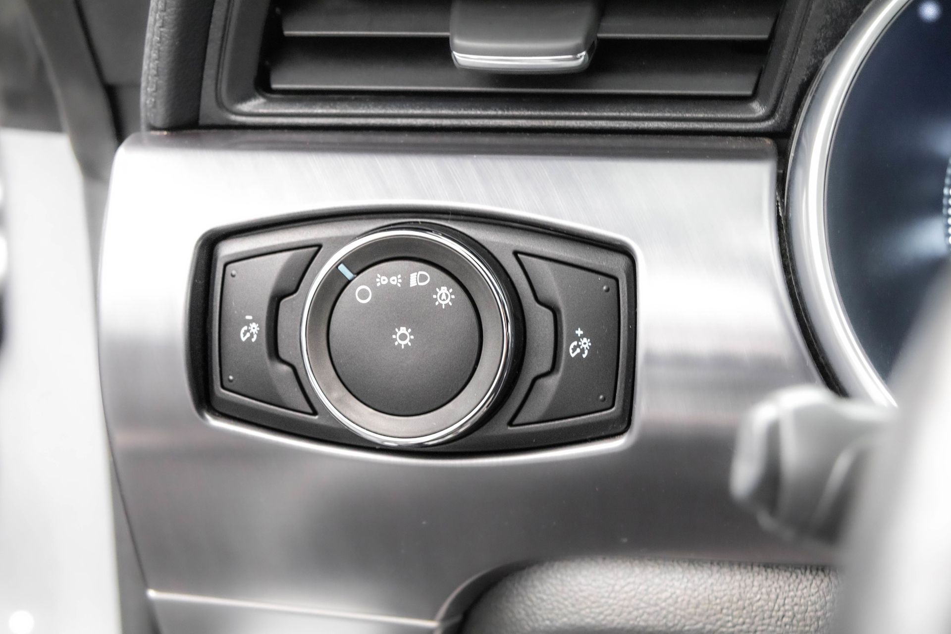 2022 FORD MUSTANG - Image 18