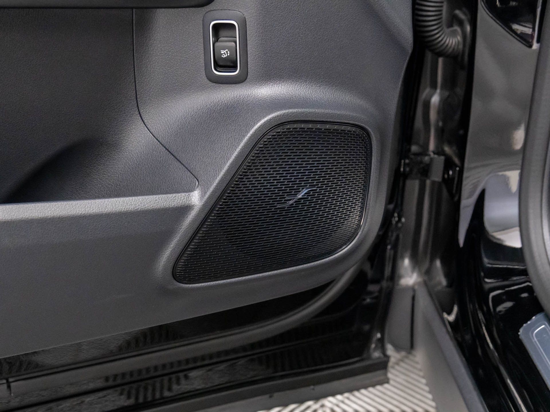 2024 Mercedes-Benz EQB 300 photo