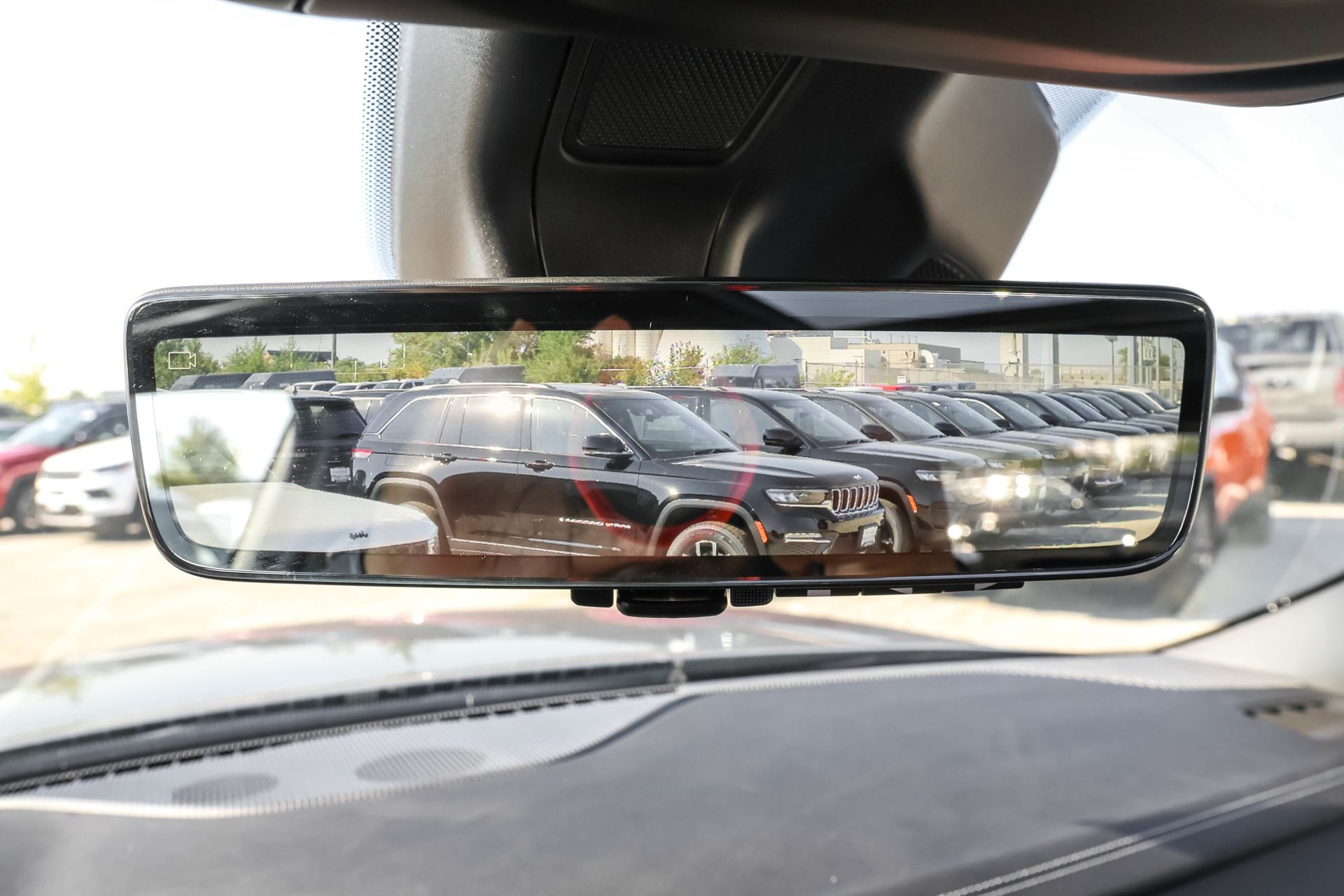 2025 JEEP GRAND CHEROKEE - Image 18