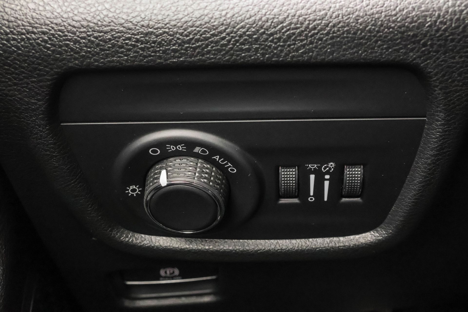 2025 JEEP GRAND CHEROKEE - Image 29