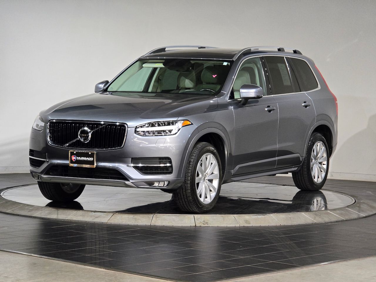 2017 Volvo XC90 T6 Momentum photo 3