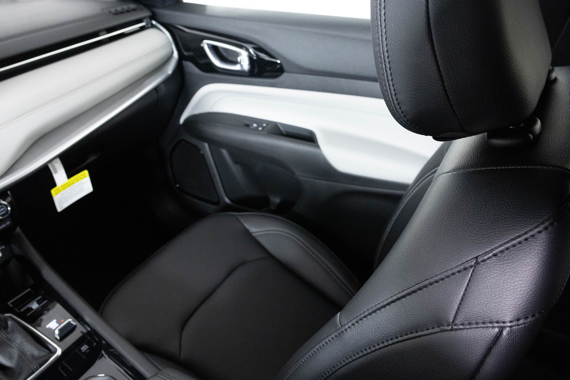 2026 JEEP COMPASS - Image 31