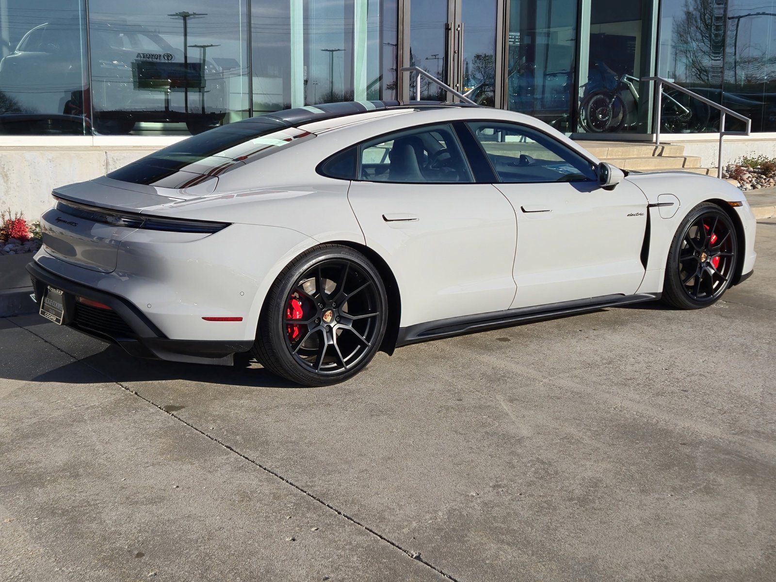 View vehicle photo 7