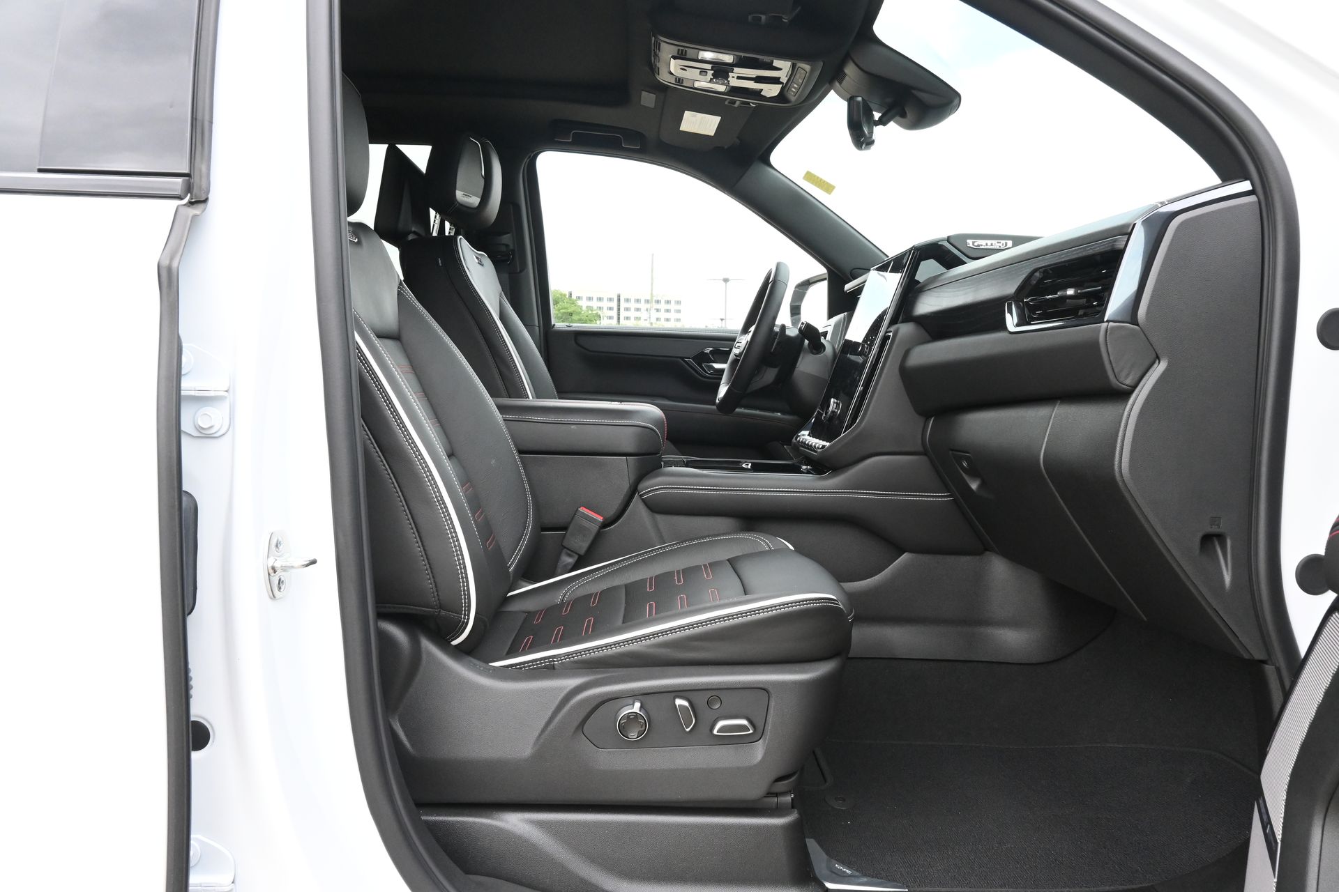 2026 GMC Yukon AT4 Ultimate White at Central Houston Nissan