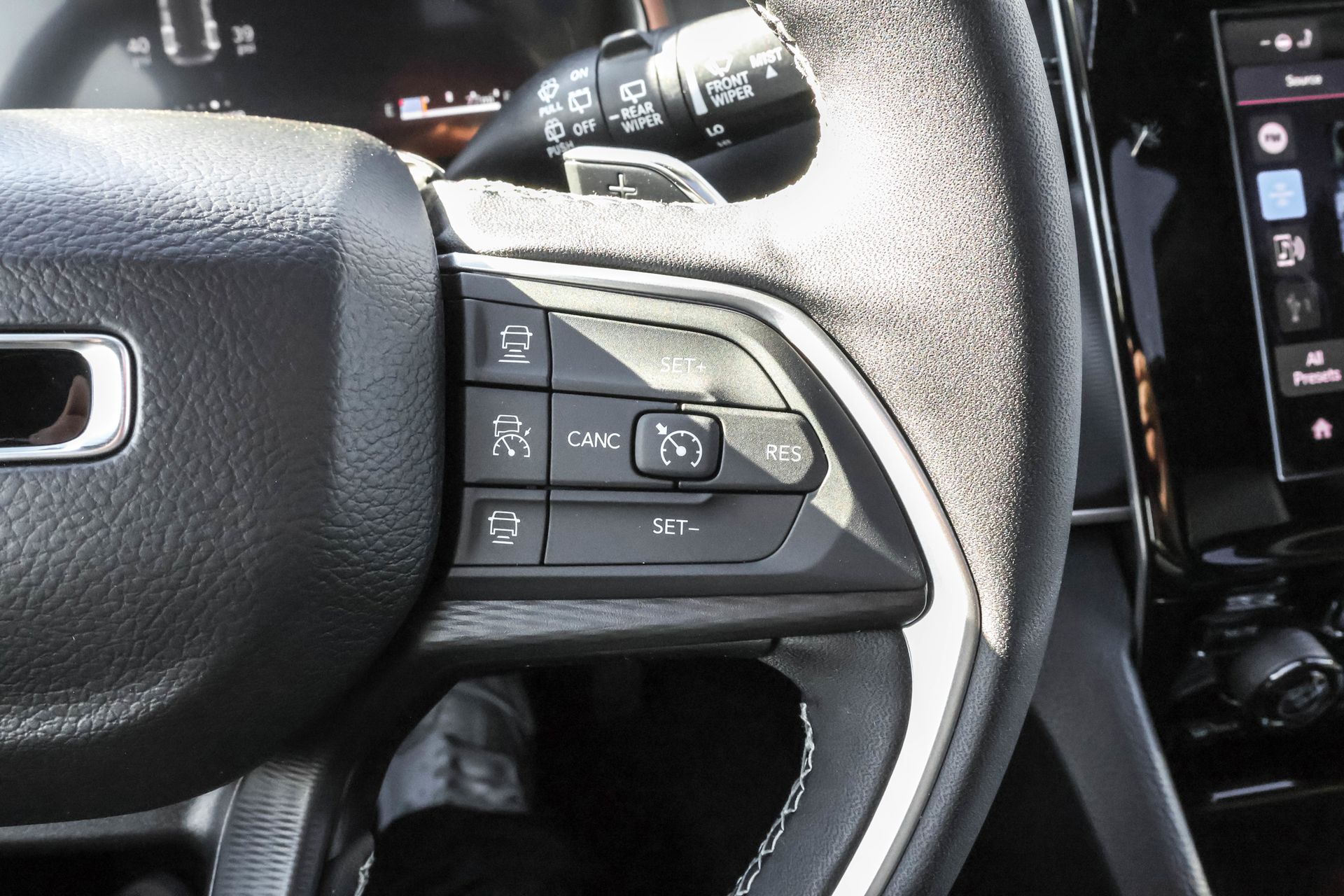 2025 JEEP GRAND CHEROKEE - Image 28