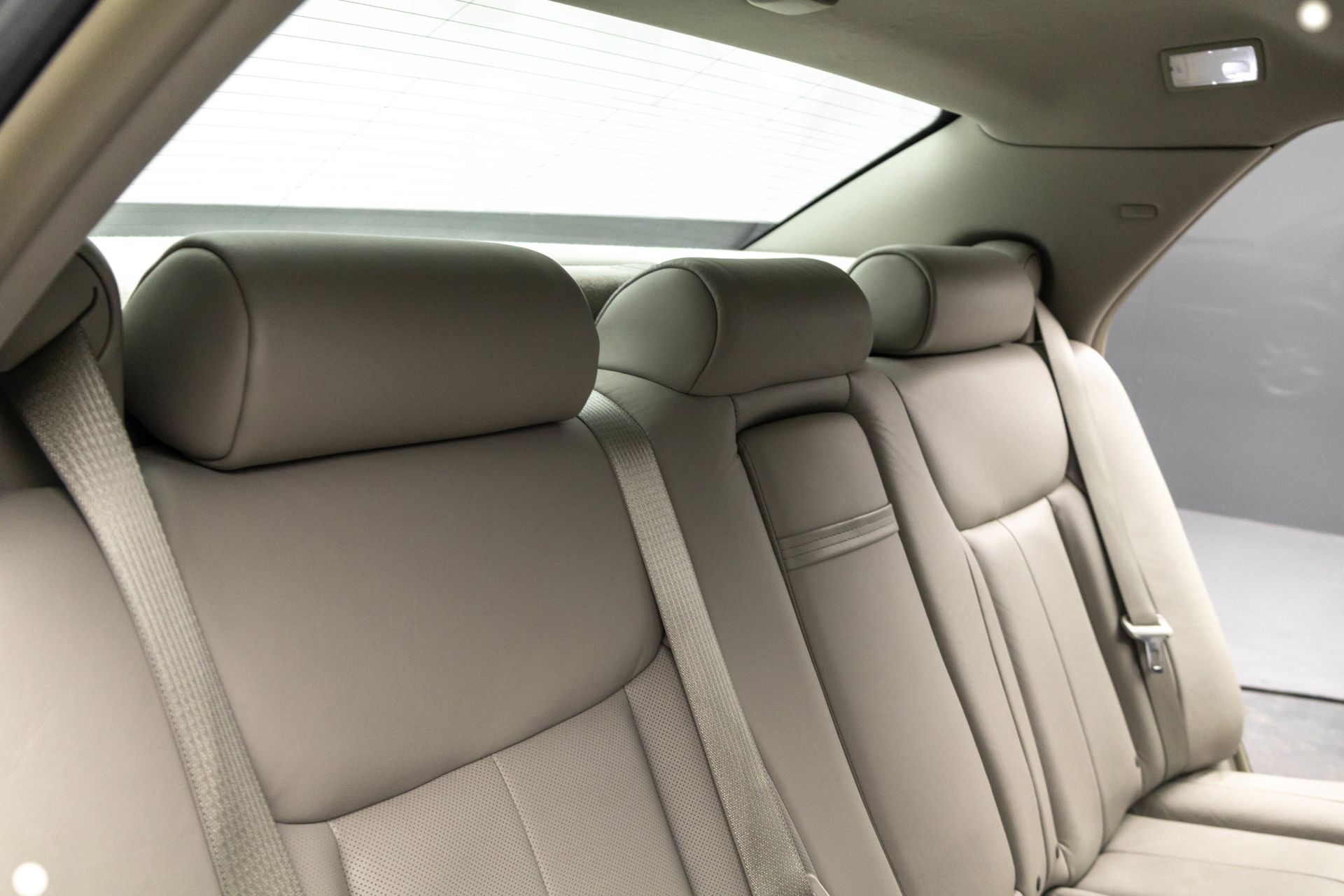 2011 CADILLAC DTS - Image 34