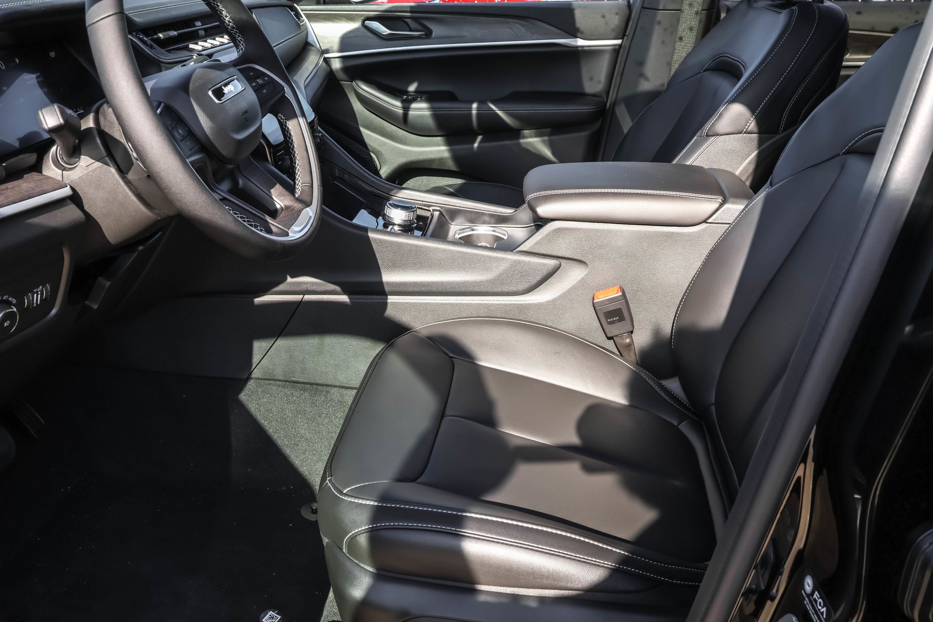 2025 JEEP GRAND CHEROKEE - Image 5