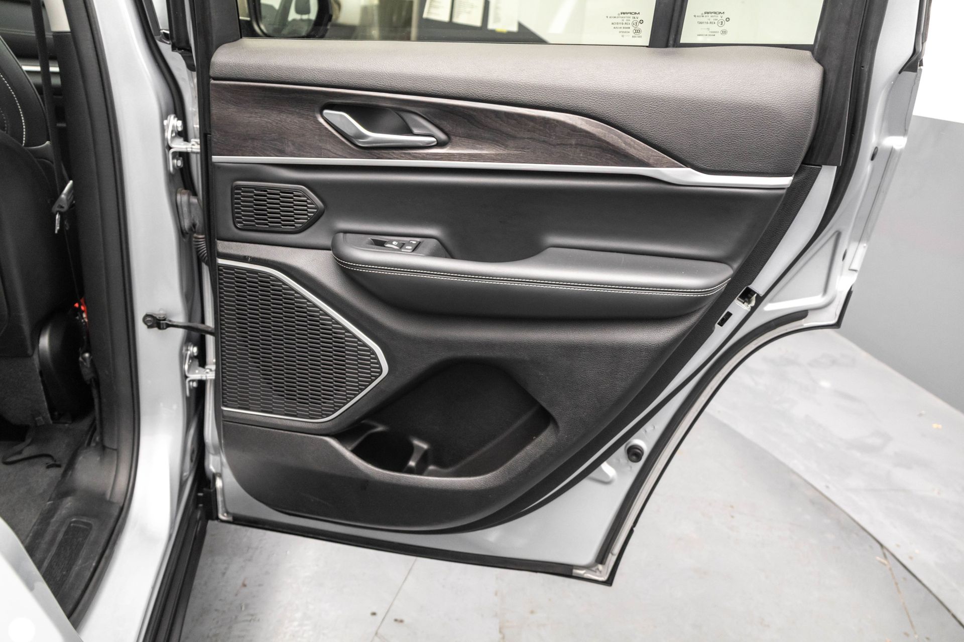 2022 JEEP GRAND CHEROKEE - Image 38