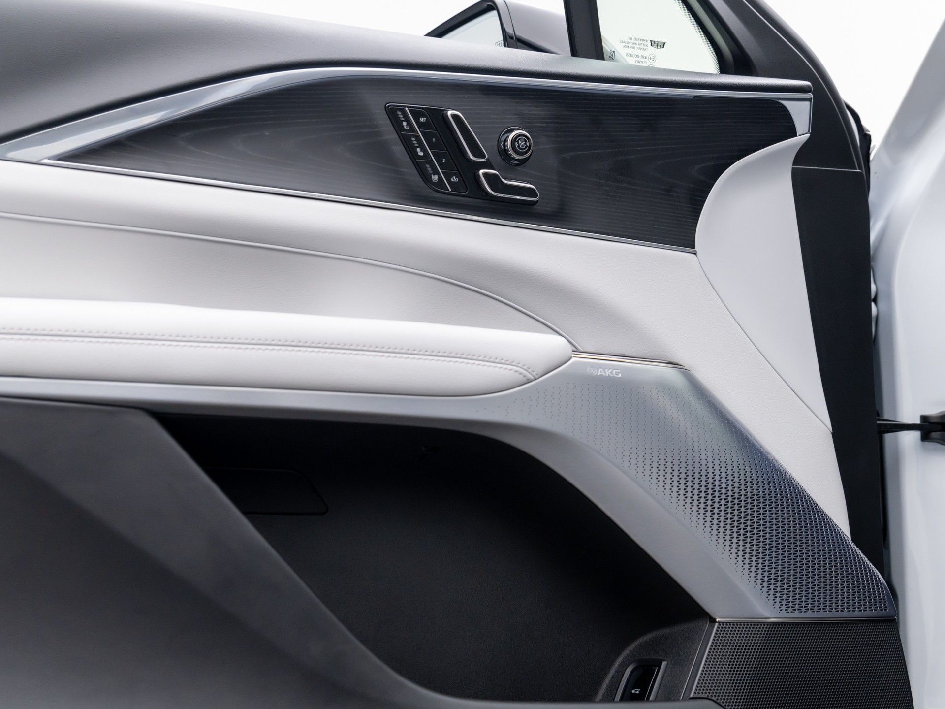 2025 Cadillac LYRIQ Luxury photo