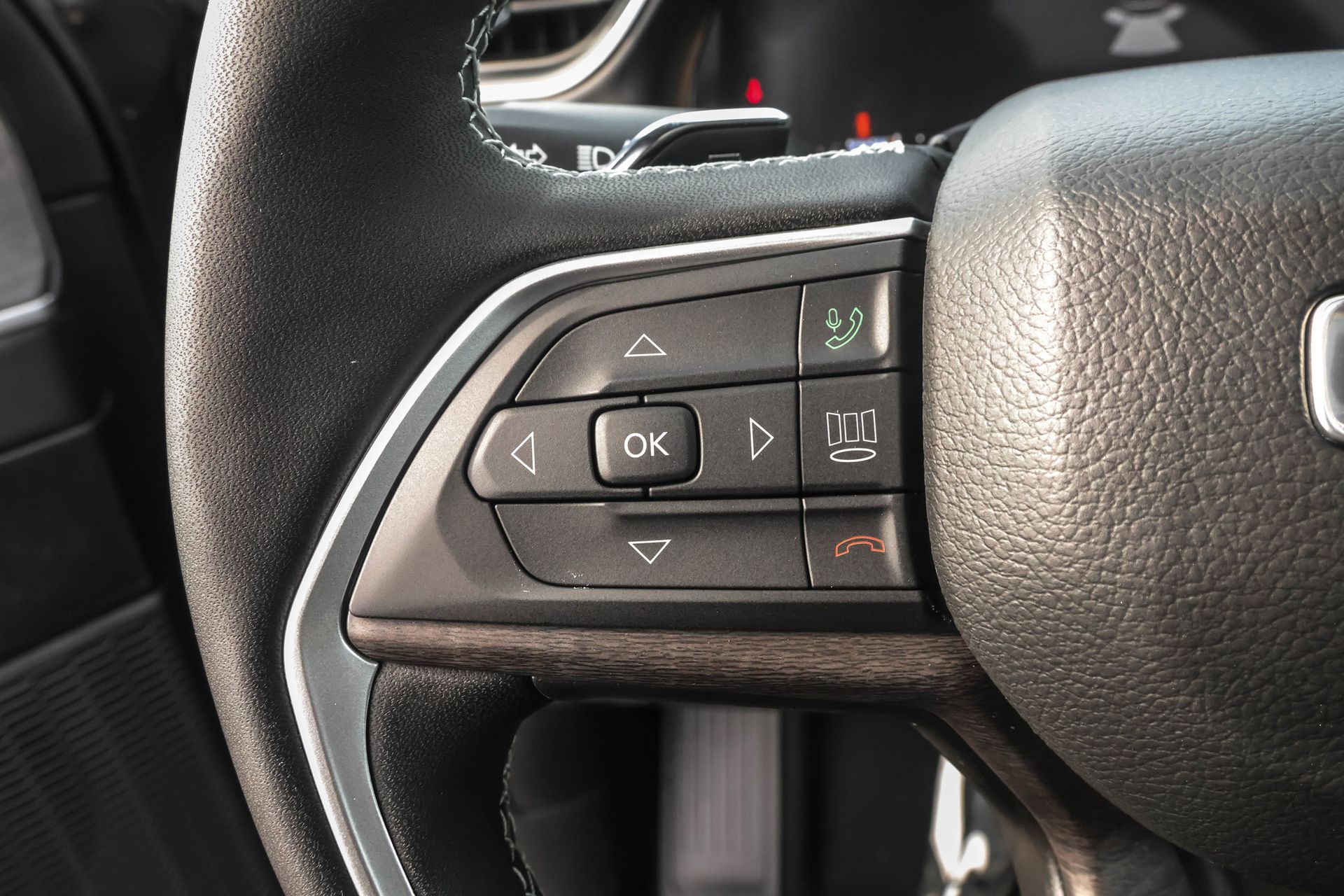 2025 JEEP GRAND CHEROKEE - Image 24