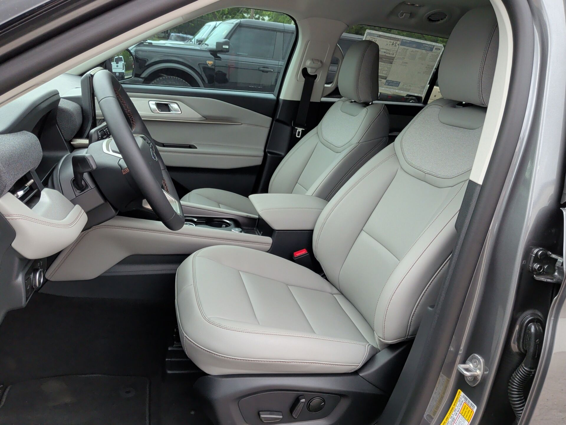 2026 Ford Explorer Active - 8