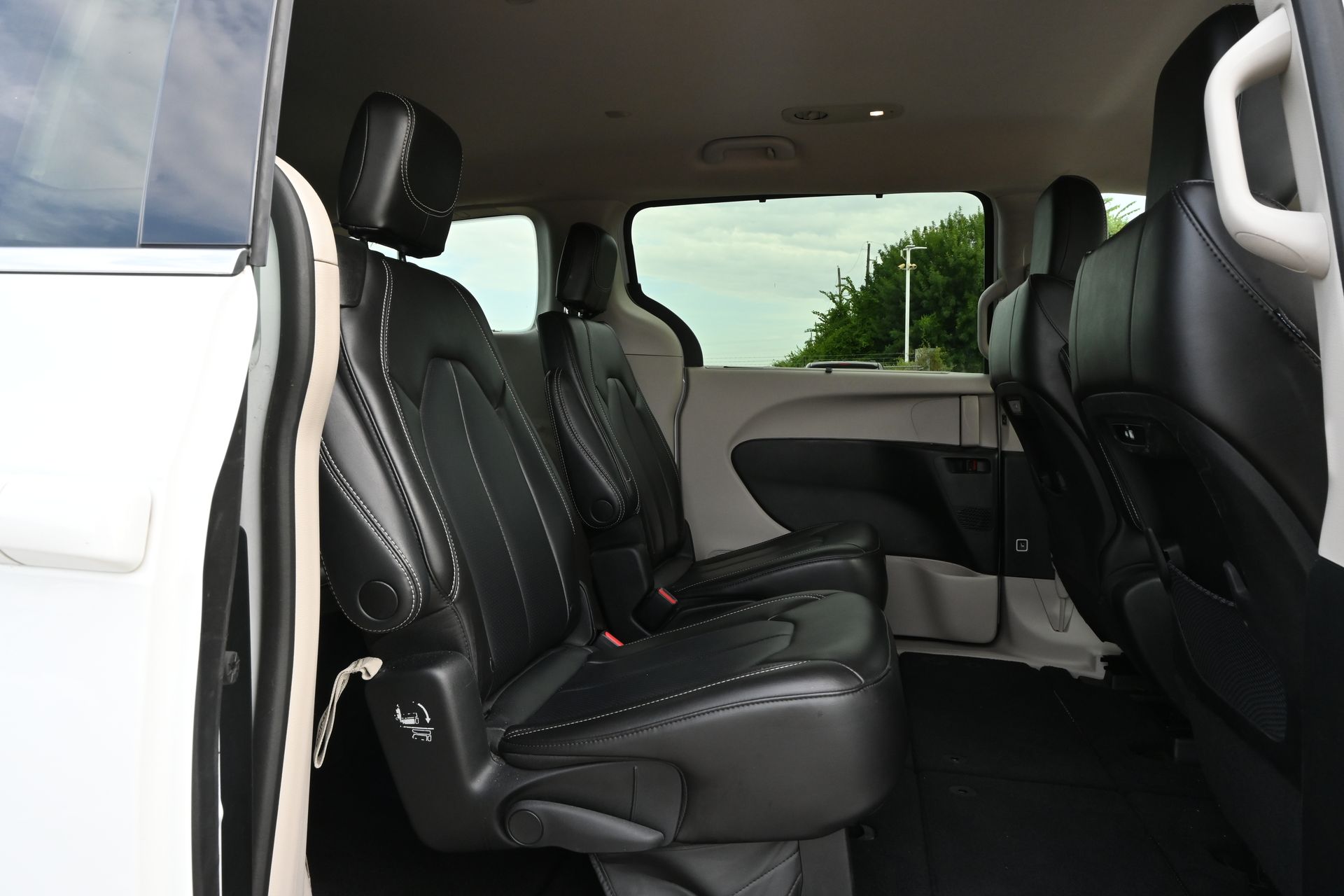 2023 Chrysler Pacifica Touring L White at Durrett Motor Company