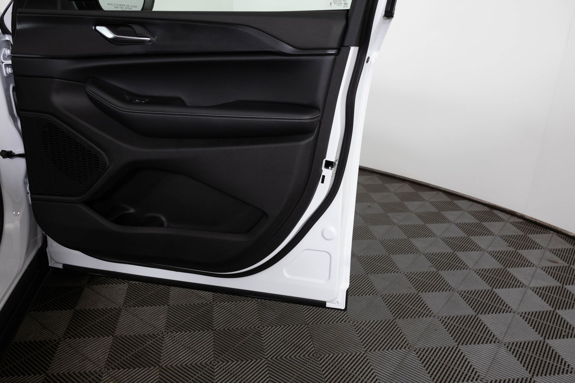 2025 JEEP GRAND CHEROKEE - Image 32