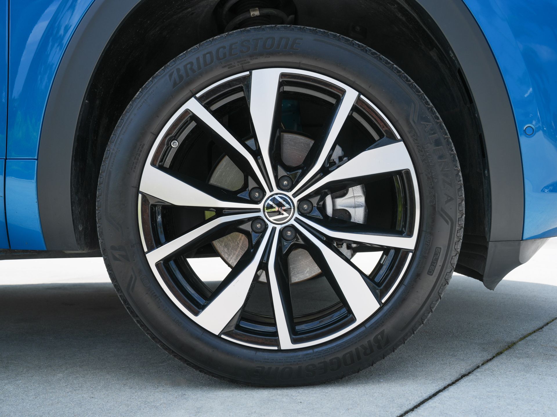 2025 Volkswagen Atlas Cross Sport SEL Premium R-LINE - Photo 30