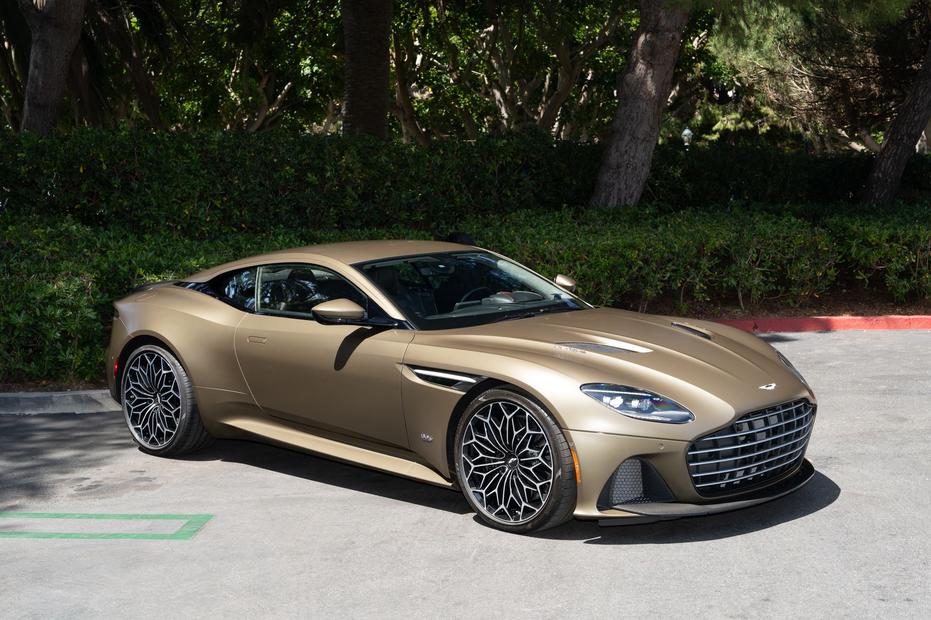 /2020 Aston-Martin DBS