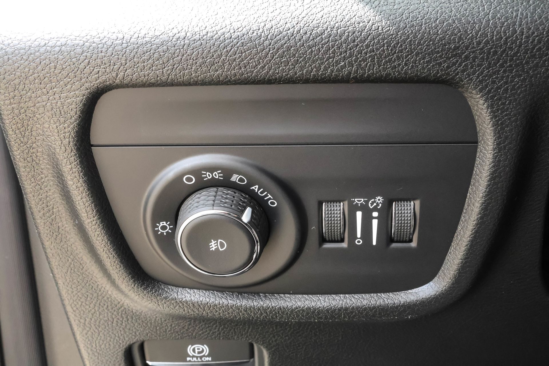 2025 JEEP GRAND CHEROKEE - Image 27