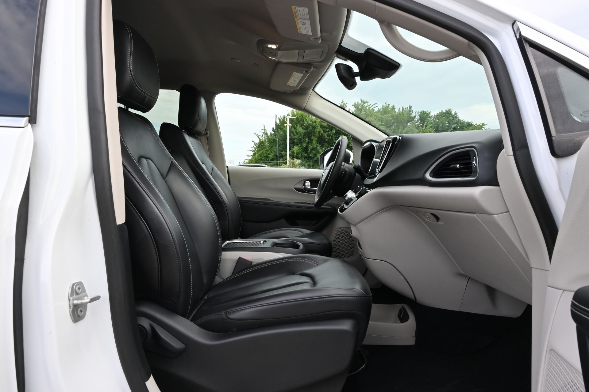 2023 Chrysler Pacifica Touring L White at Durrett Motor Company